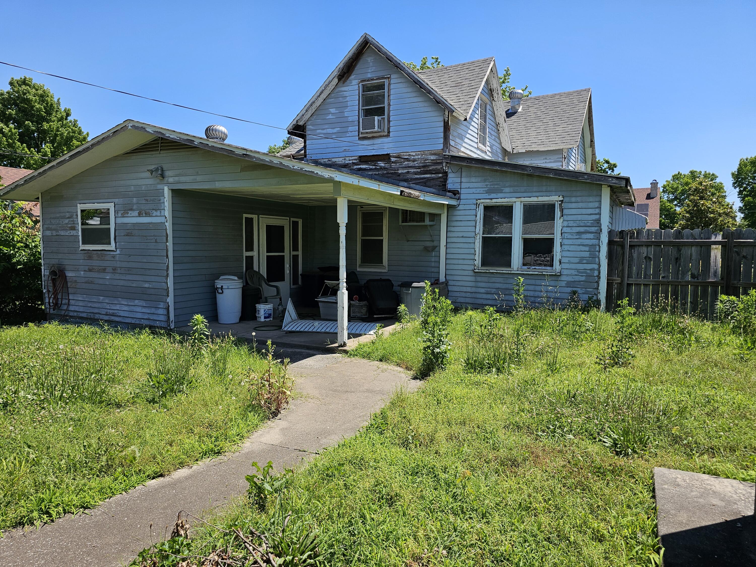 Photo 4 of 13 of 1624 South Jackson Avenue house