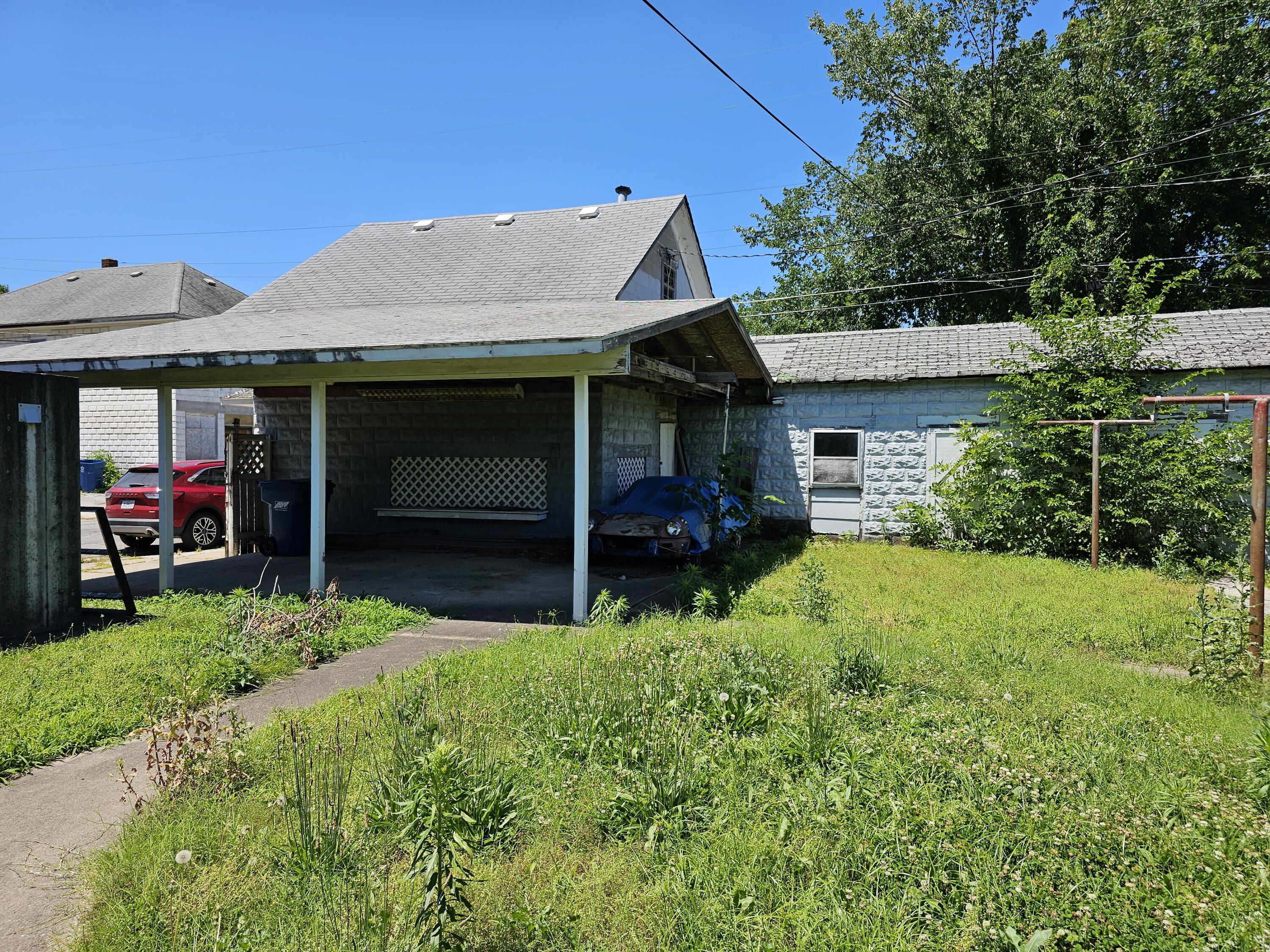 Photo 6 of 13 of 1624 South Jackson Avenue house