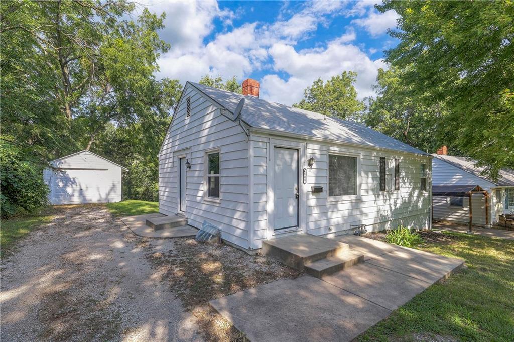 Photo 13 of 15 of 4908 Skiles Avenue house