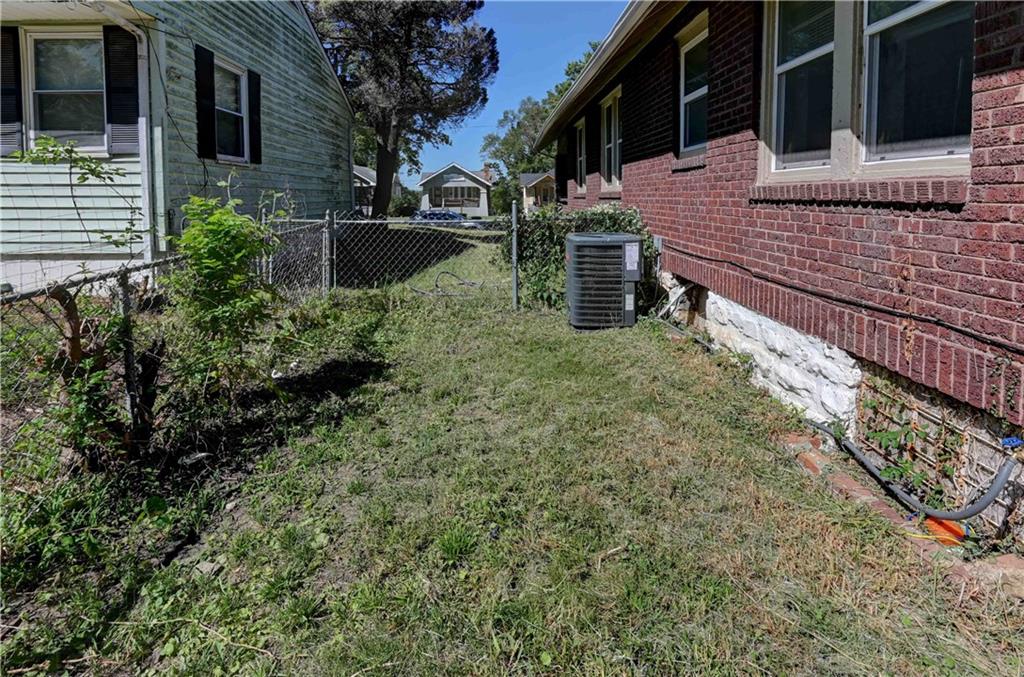 Photo 13 of 43 of 6139 S Benton Avenue house