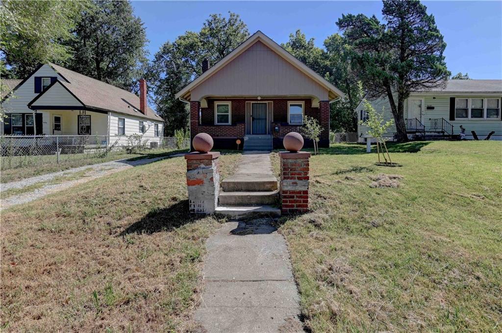 Photo 2 of 43 of 6139 S Benton Avenue house