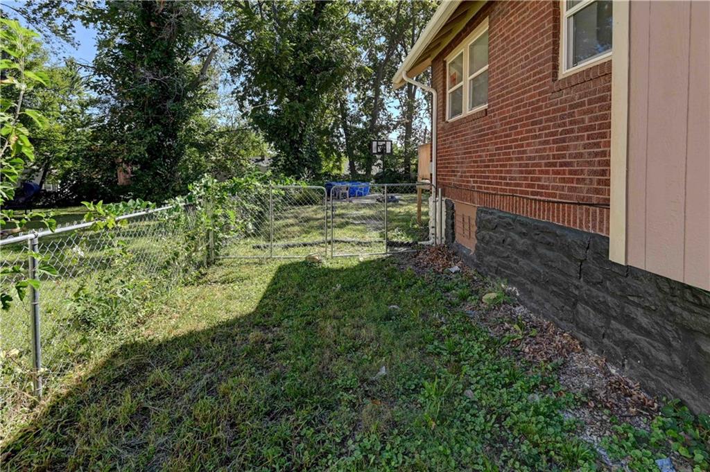 Photo 6 of 43 of 6139 S Benton Avenue house