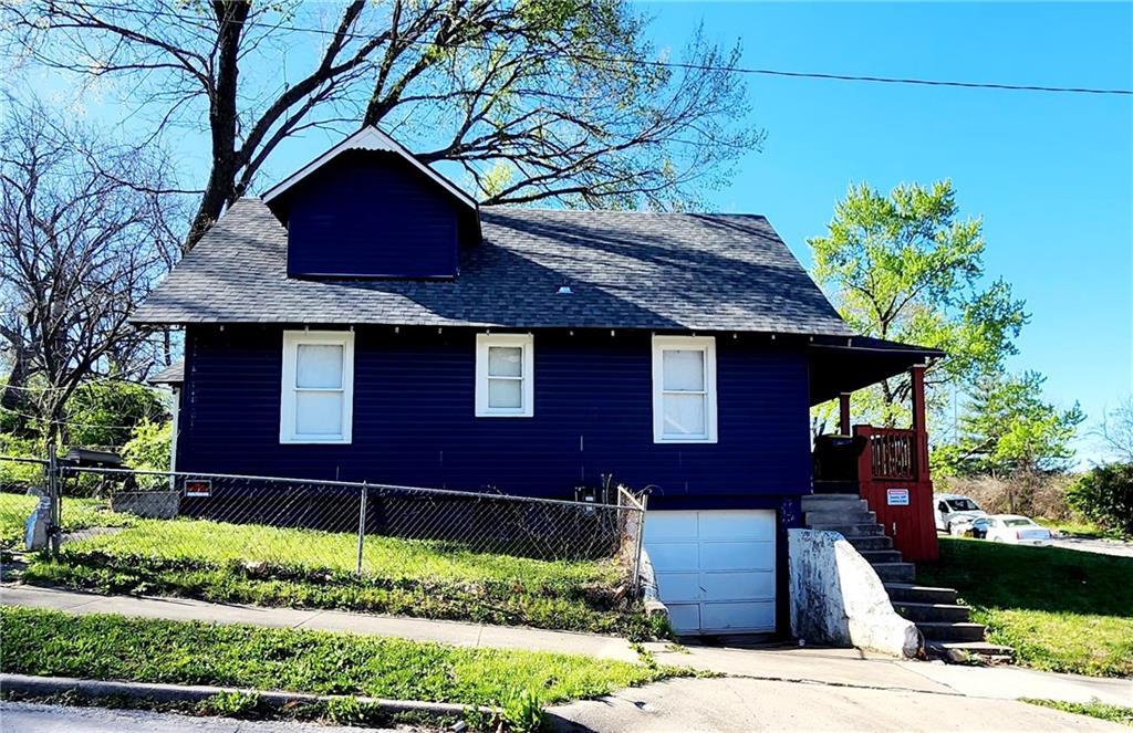 Photo 3 of 4 of 6001 Chestnut Avenue house