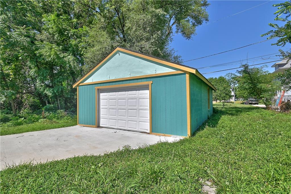 Photo 6 of 27 of 2628 Agnes Avenue house