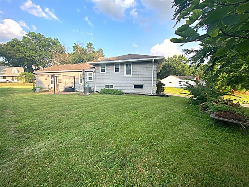 Photo 3 of 15 of 4932 NE Chouteau Drive house