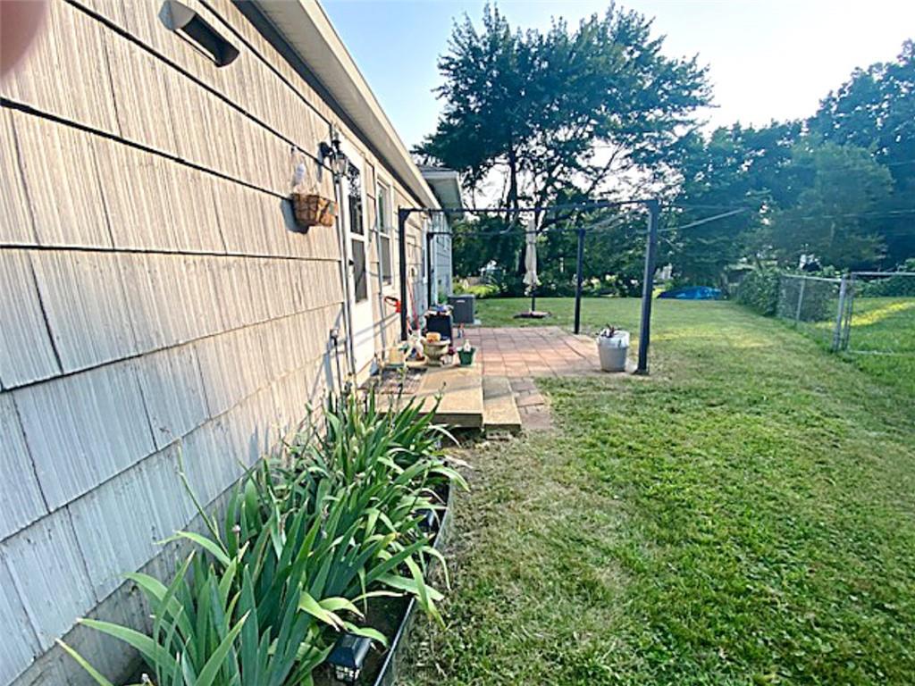 Photo 5 of 15 of 4932 NE Chouteau Drive house