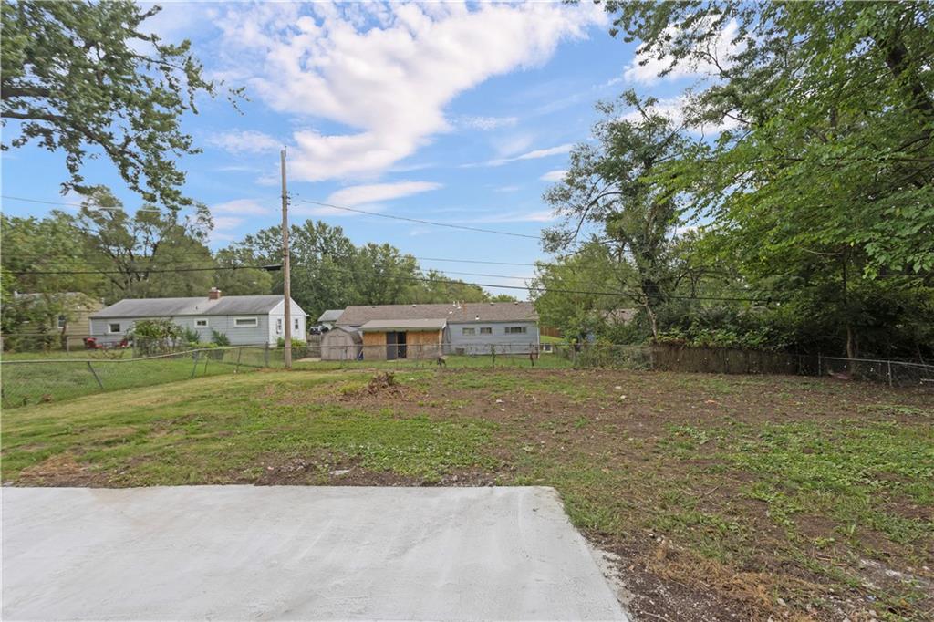 Photo 6 of 23 of 11303 Lewis Avenue house