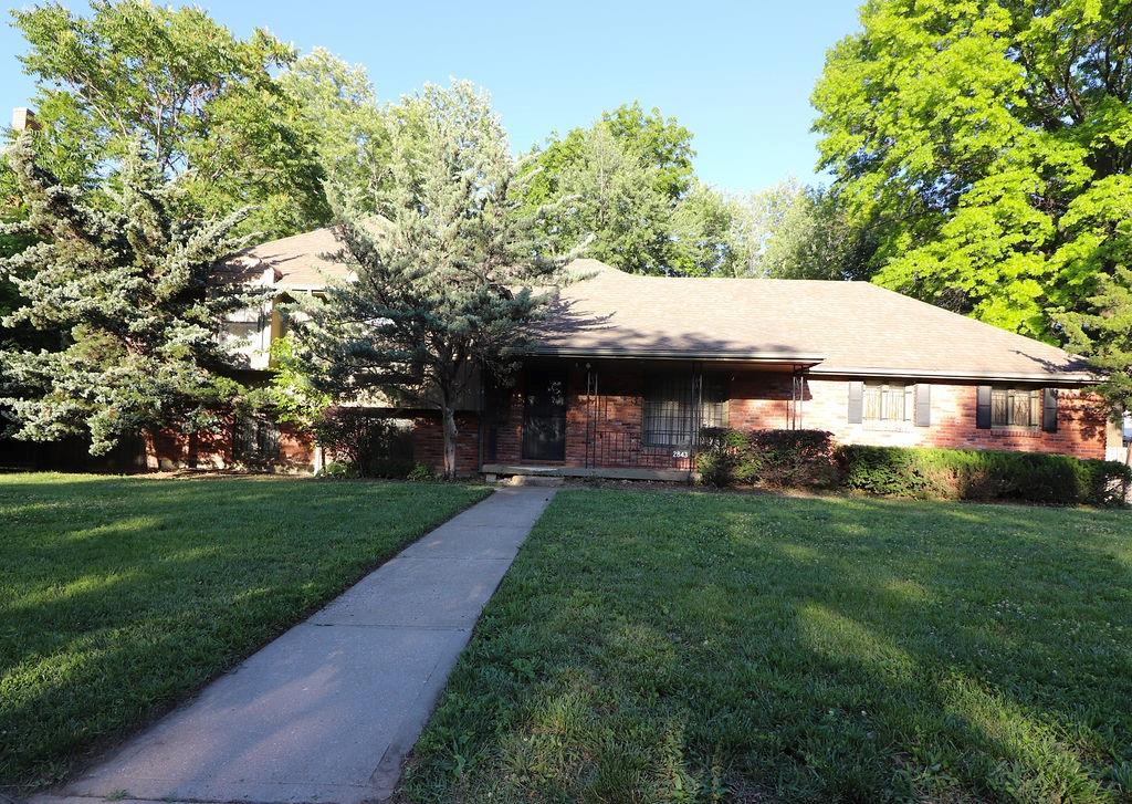 Photo 3 of 13 of 2843 Benton Boulevard house