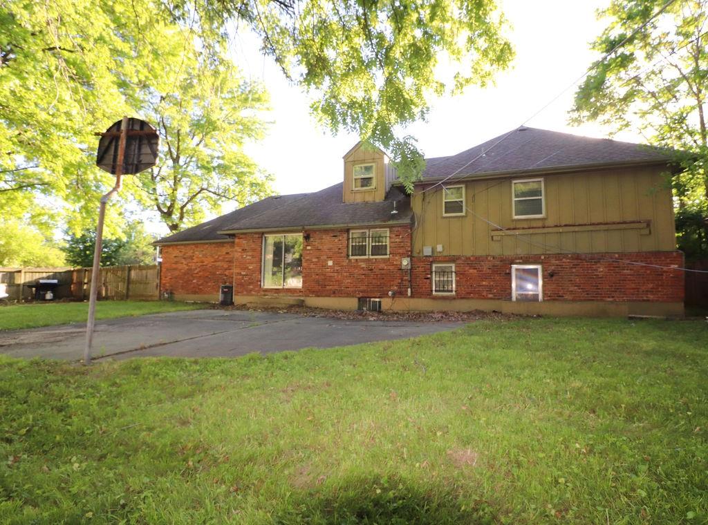 Photo 4 of 13 of 2843 Benton Boulevard house