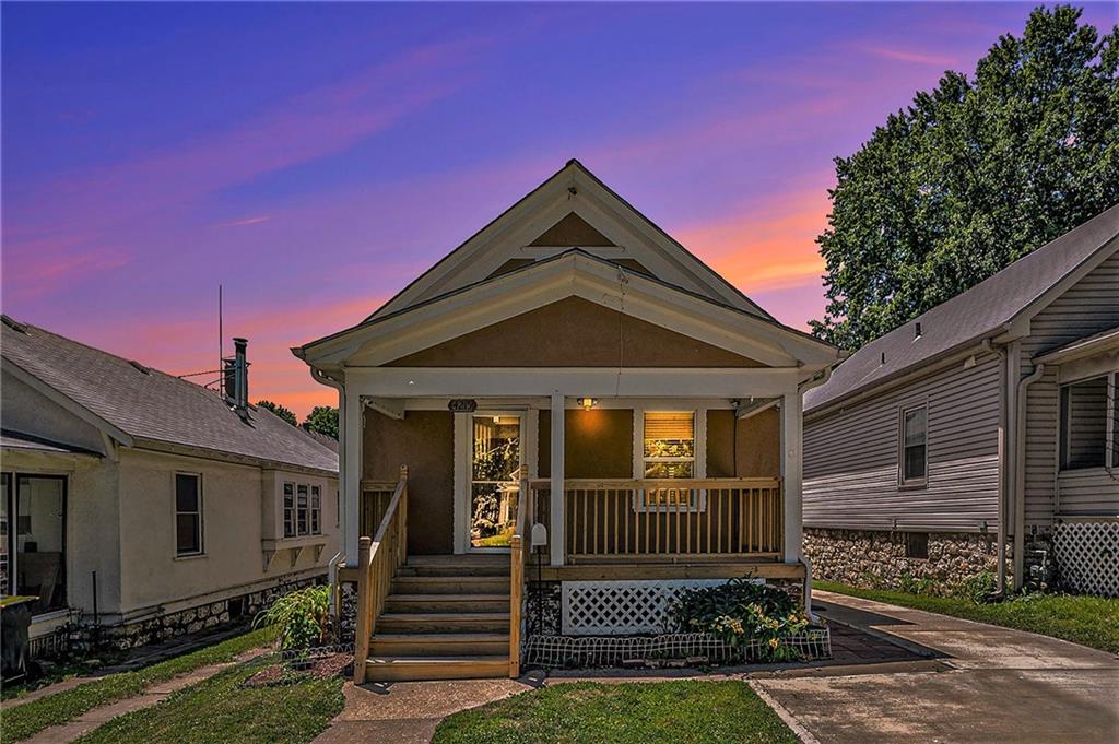 Photo 2 of 24 of 4215 Scarritt Avenue house