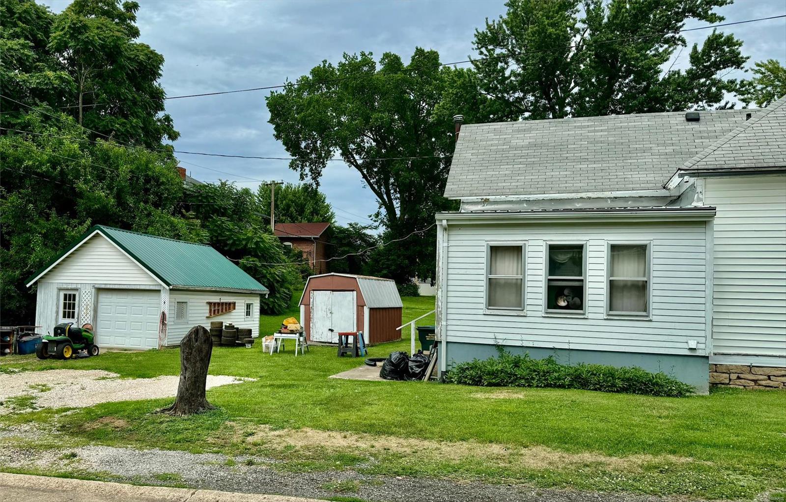 Photo 4 of 28 of 1023 N Carolina Street house