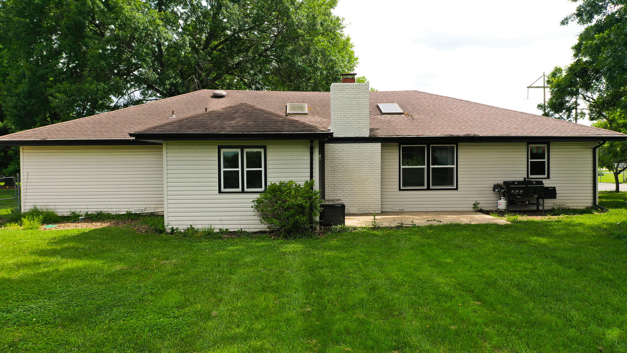 Photo 9 of 59 of 851 Meadowview Drive house