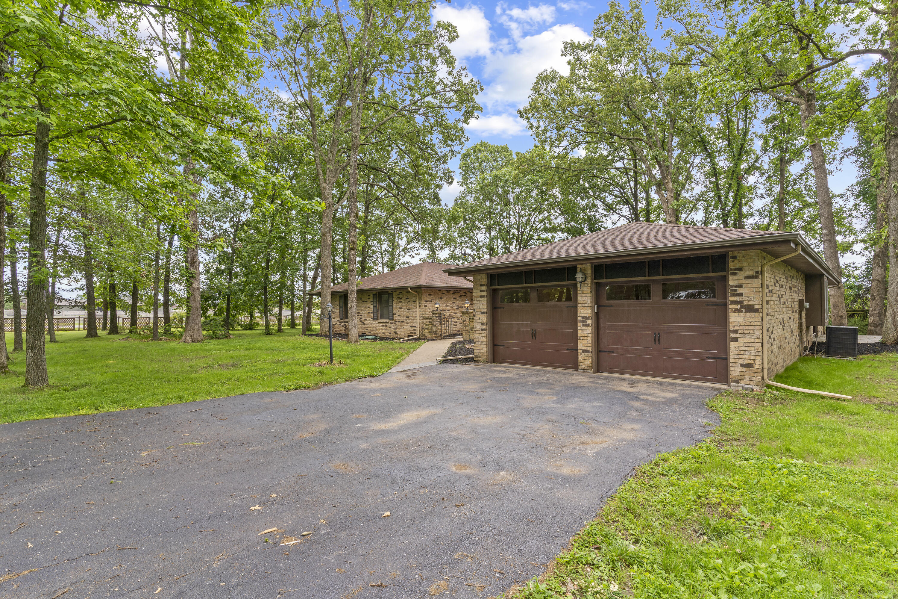 Photo 4 of 42 of 140 South Tanglewood Drive house