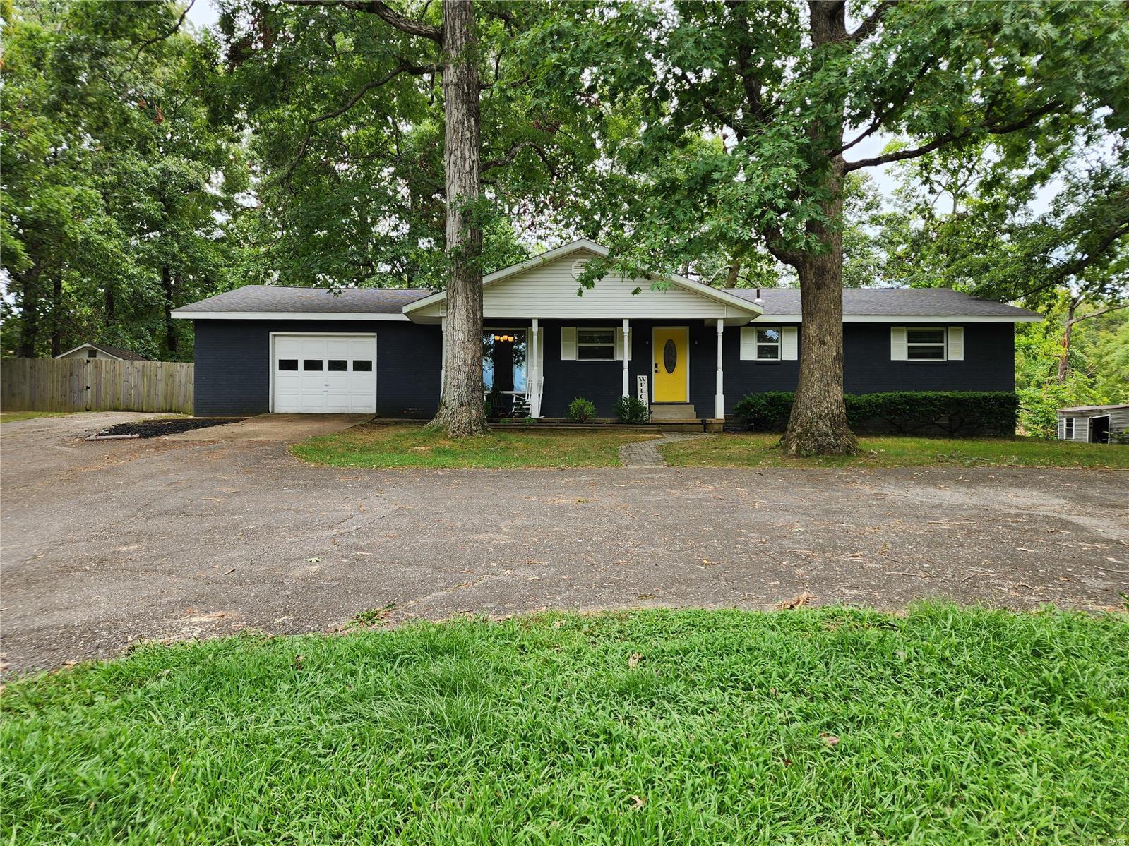 Photo 3 of 17 of 902 County Road 468 house