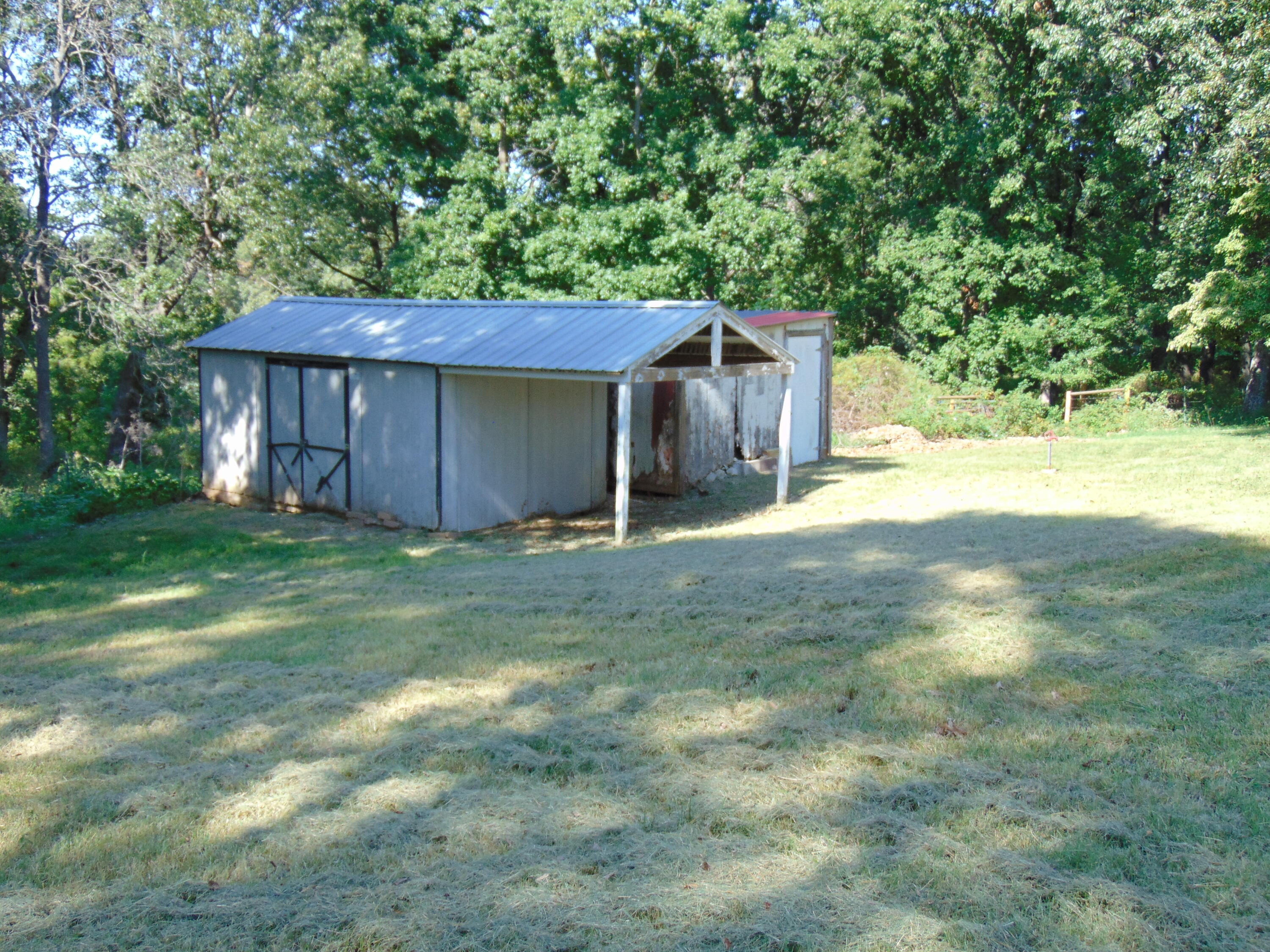 Photo 21 of 31 of 11352 Farm Road 1112 mobile home