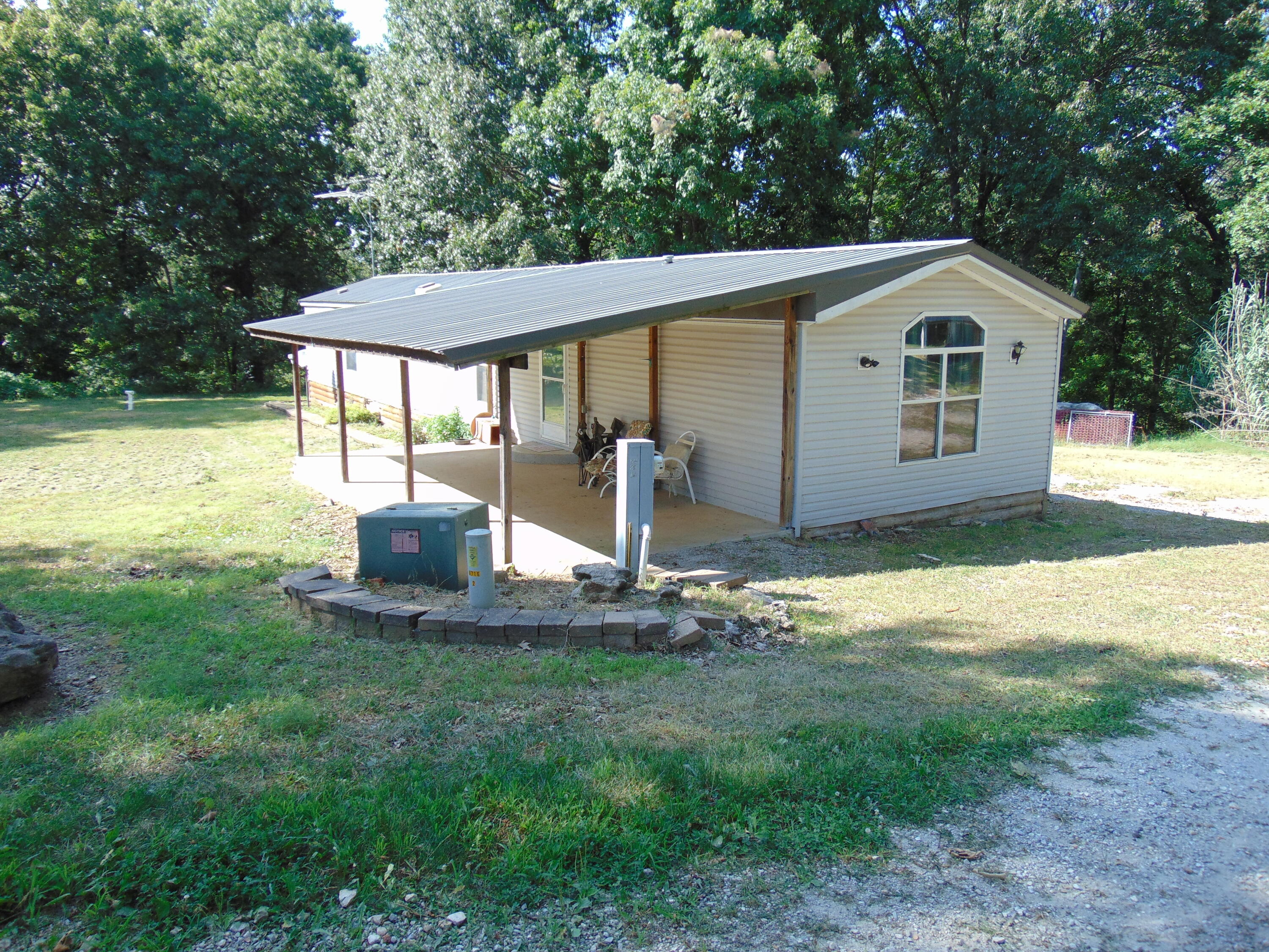 Photo 28 of 31 of 11352 Farm Road 1112 mobile home