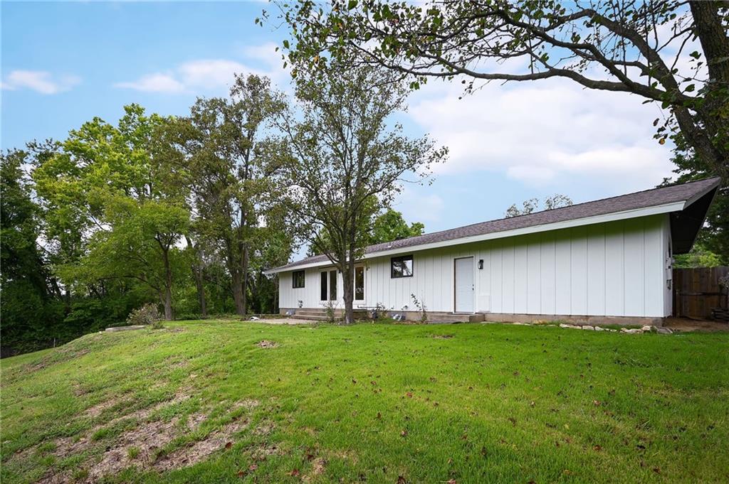 Photo 5 of 26 of 2501 NW Osage Circle house