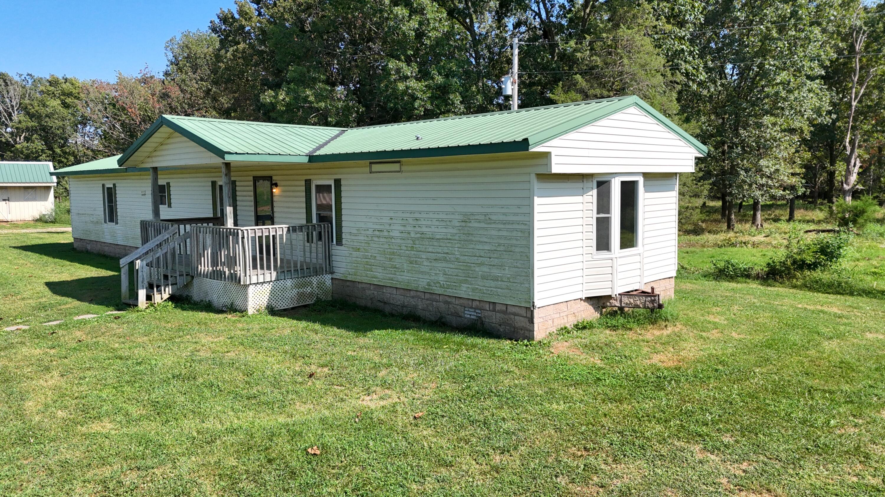 Photo 9 of 27 of 9008 East Farm Road 186 house