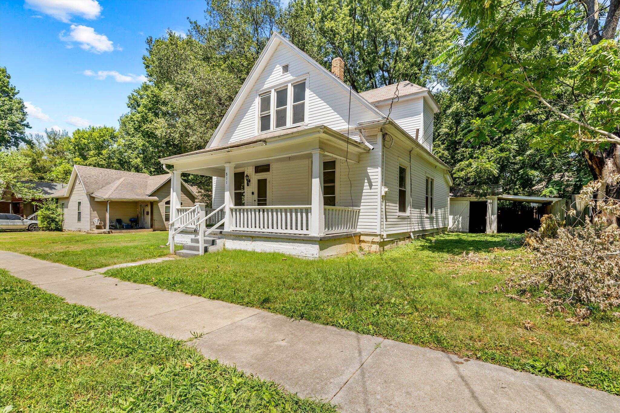 Photo 1 of 20 of 811 West Monroe Terrace house