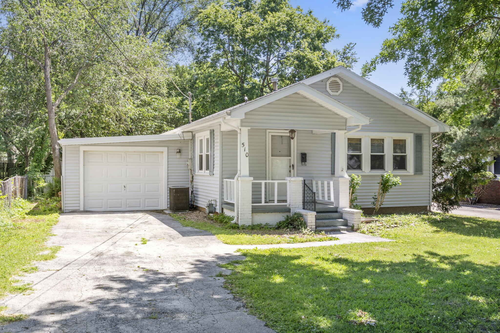 Photo 1 of 25 of 510 West Minota Street house