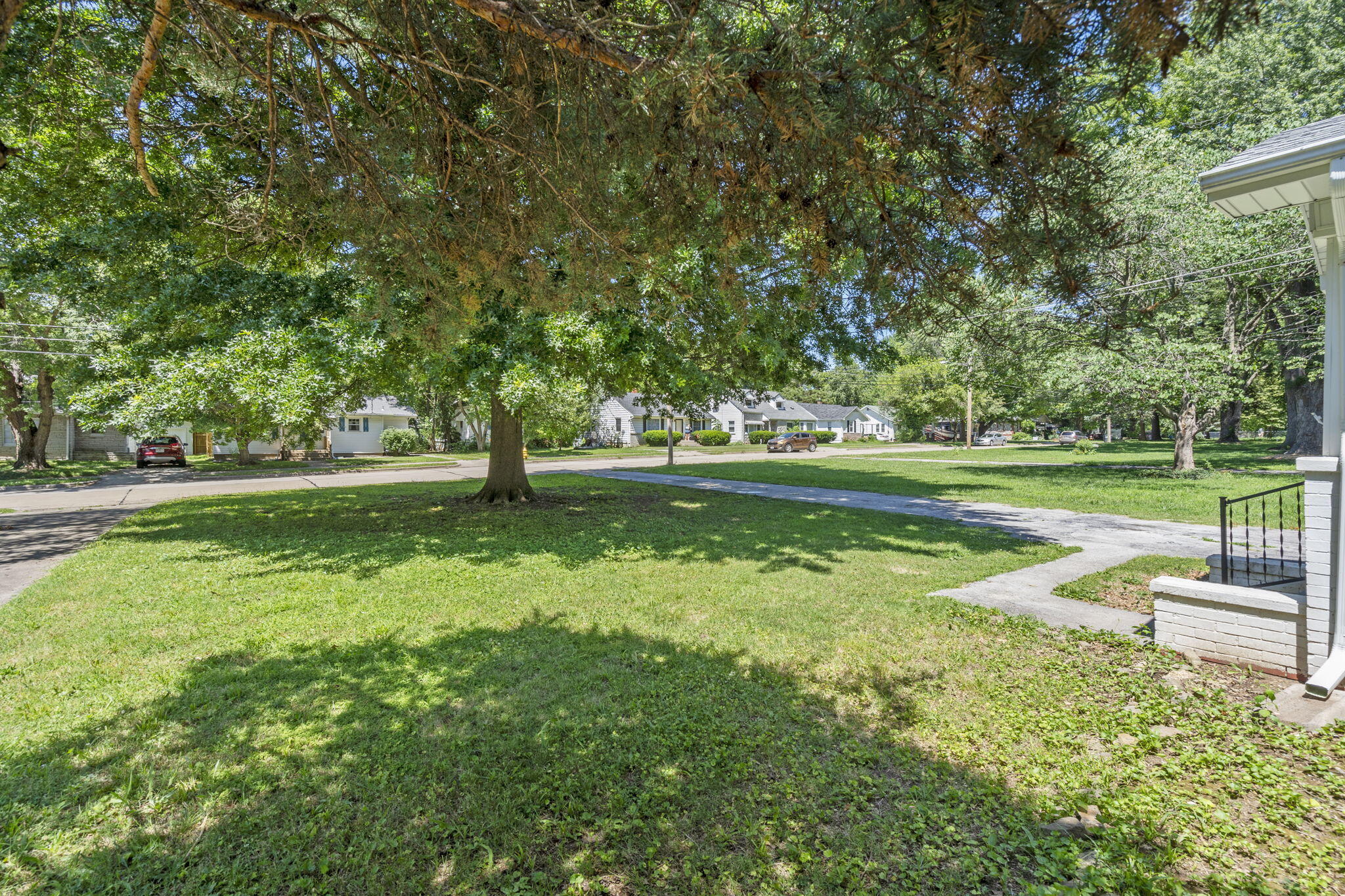 Photo 4 of 25 of 510 West Minota Street house