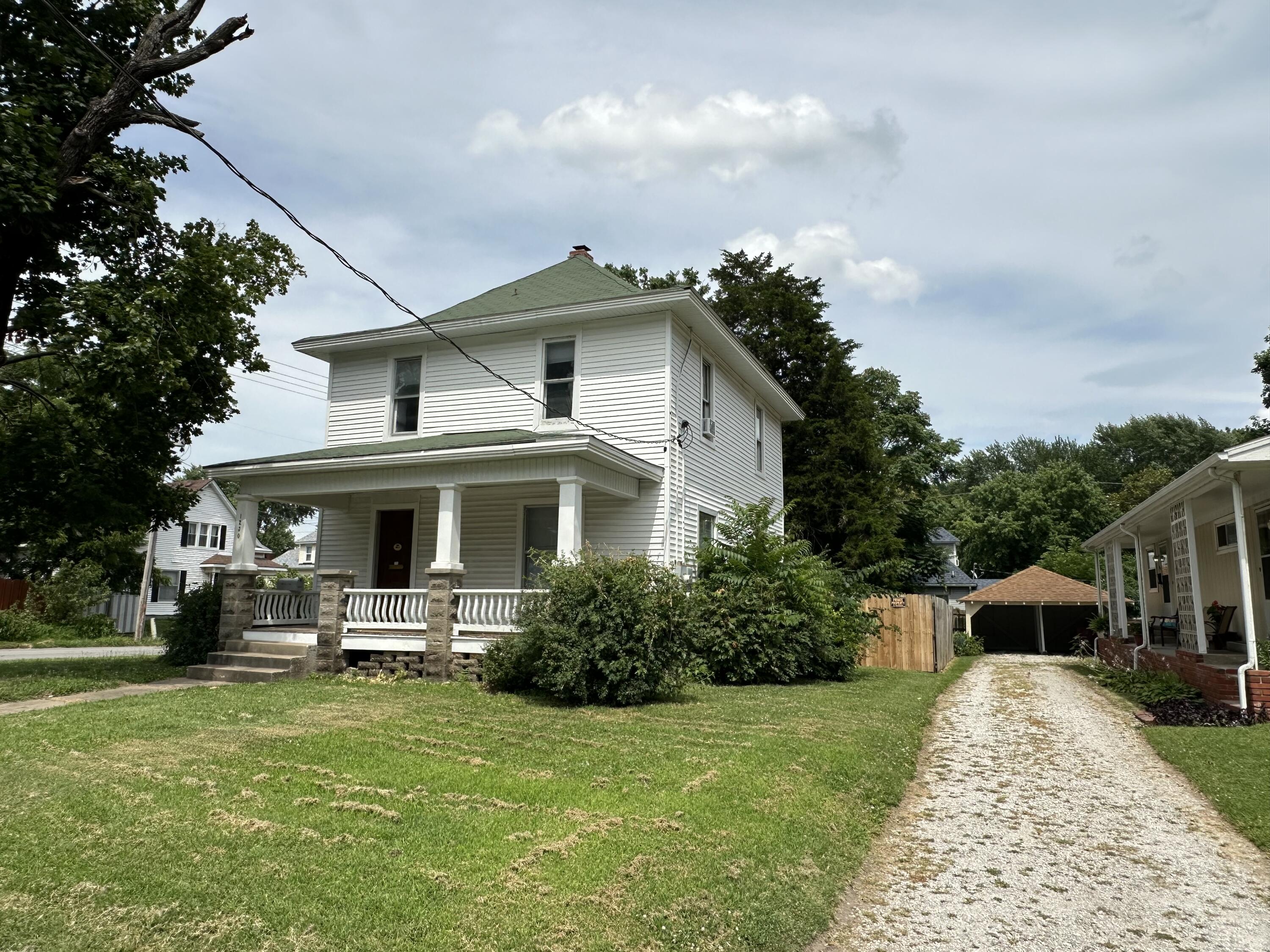 Photo 2 of 11 of 1230 North Grant Avenue house