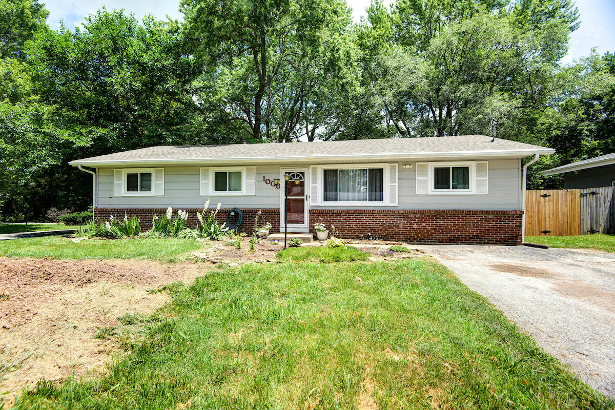 Photo 1 of 27 of 1006 South Bruce Avenue house