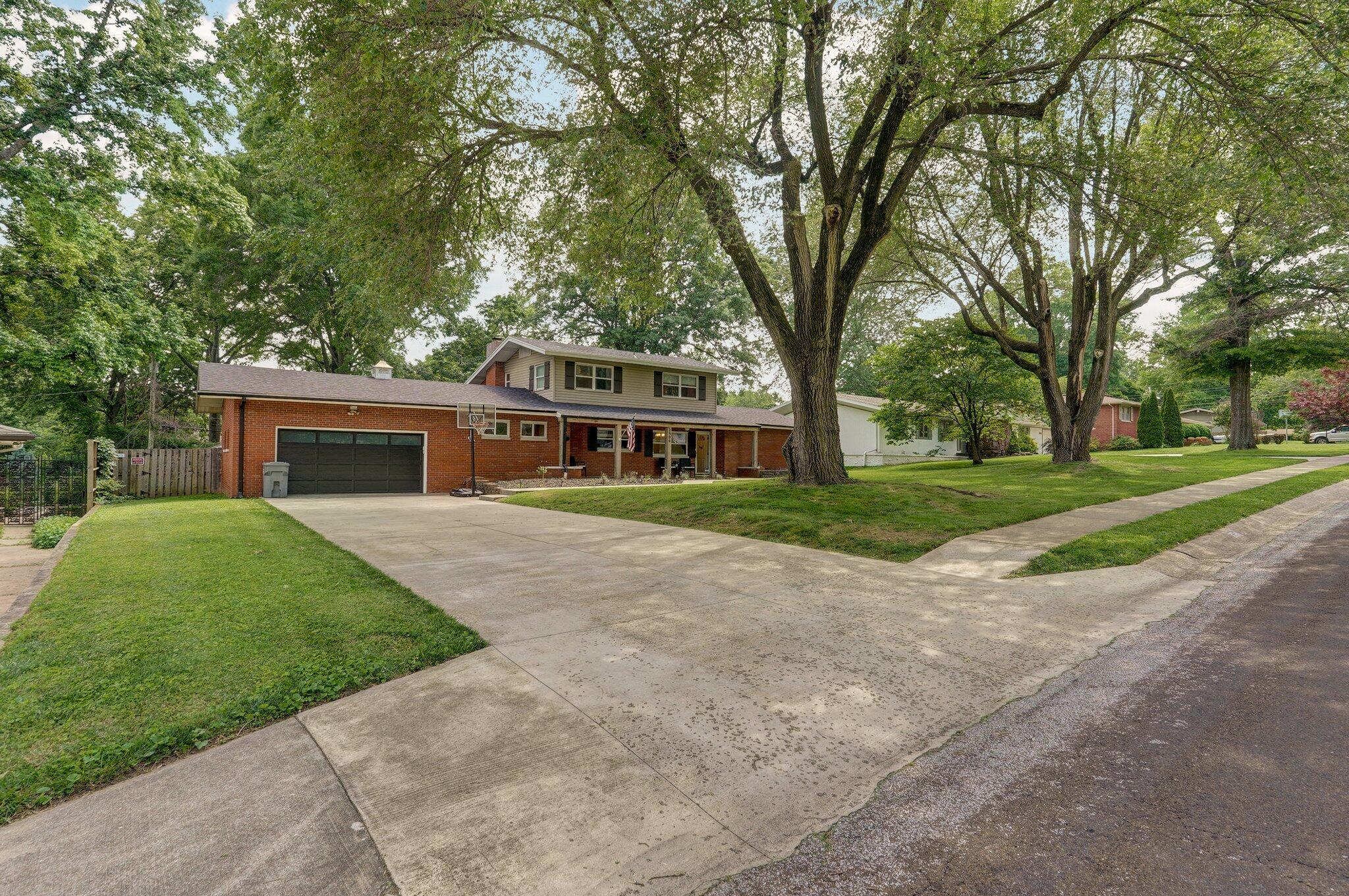 Photo 3 of 53 of 2904 East Lamonta Drive house