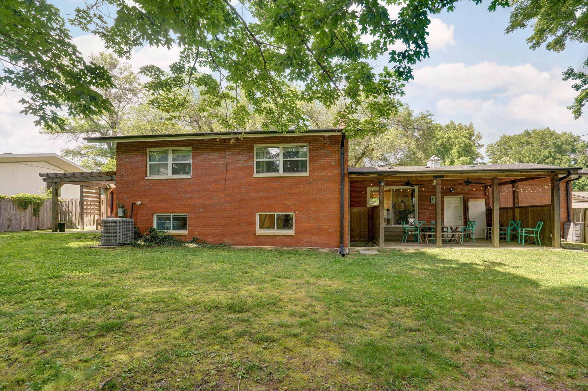 Photo 39 of 53 of 2904 East Lamonta Drive house