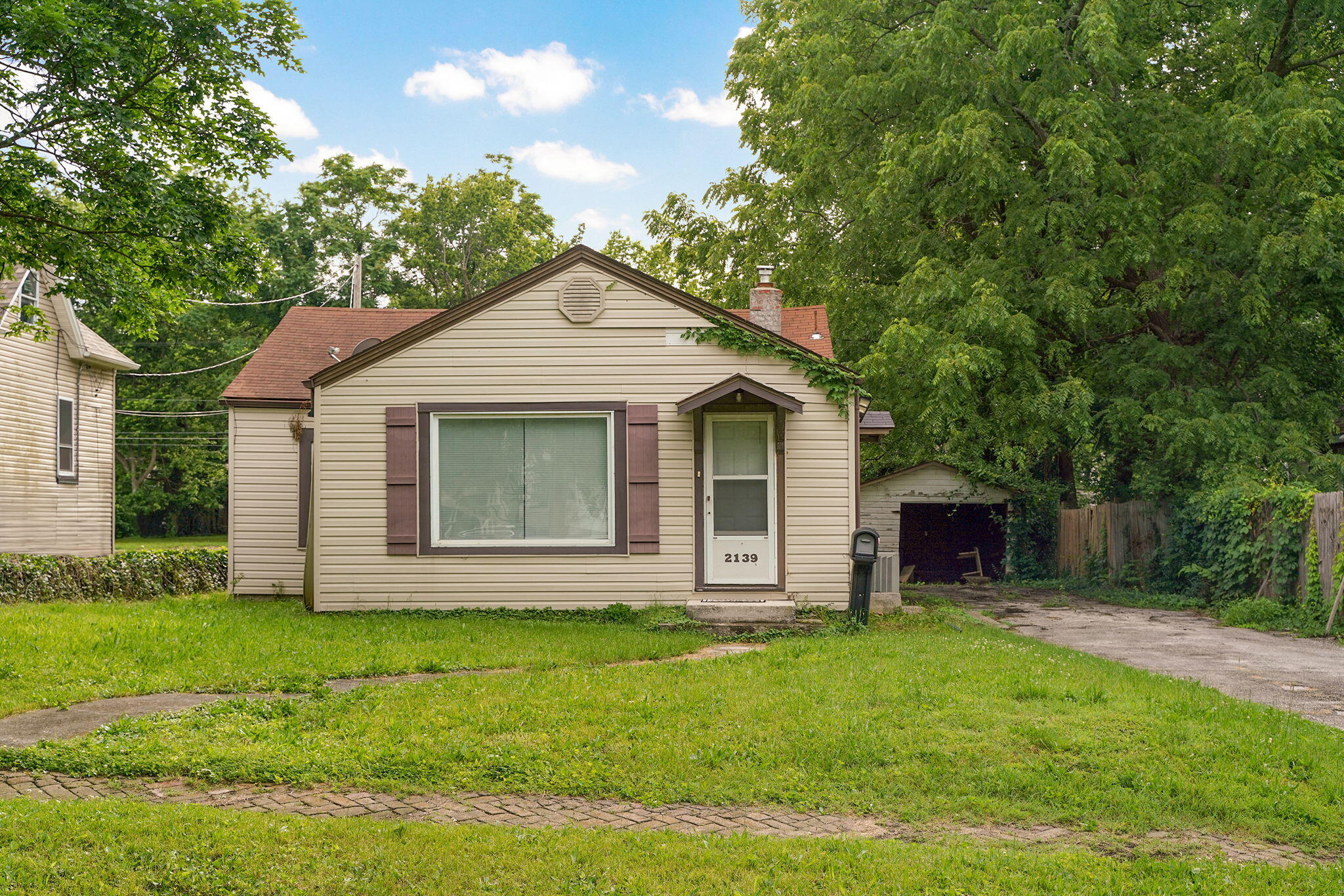 Photo 3 of 3 of 2139 North Benton Avenue house