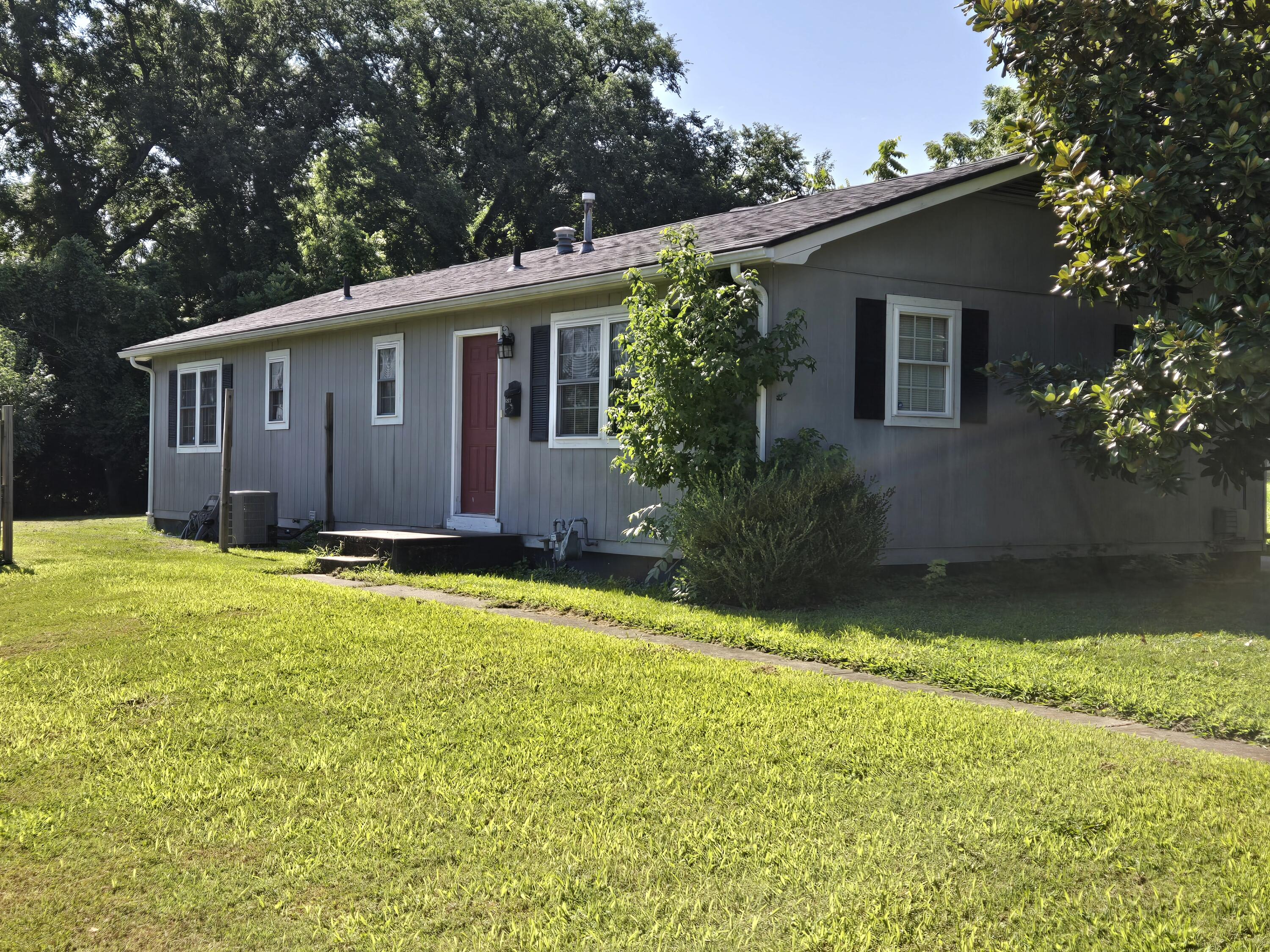 Photo 1 of 13 of 1418 North Rogers Avenue house