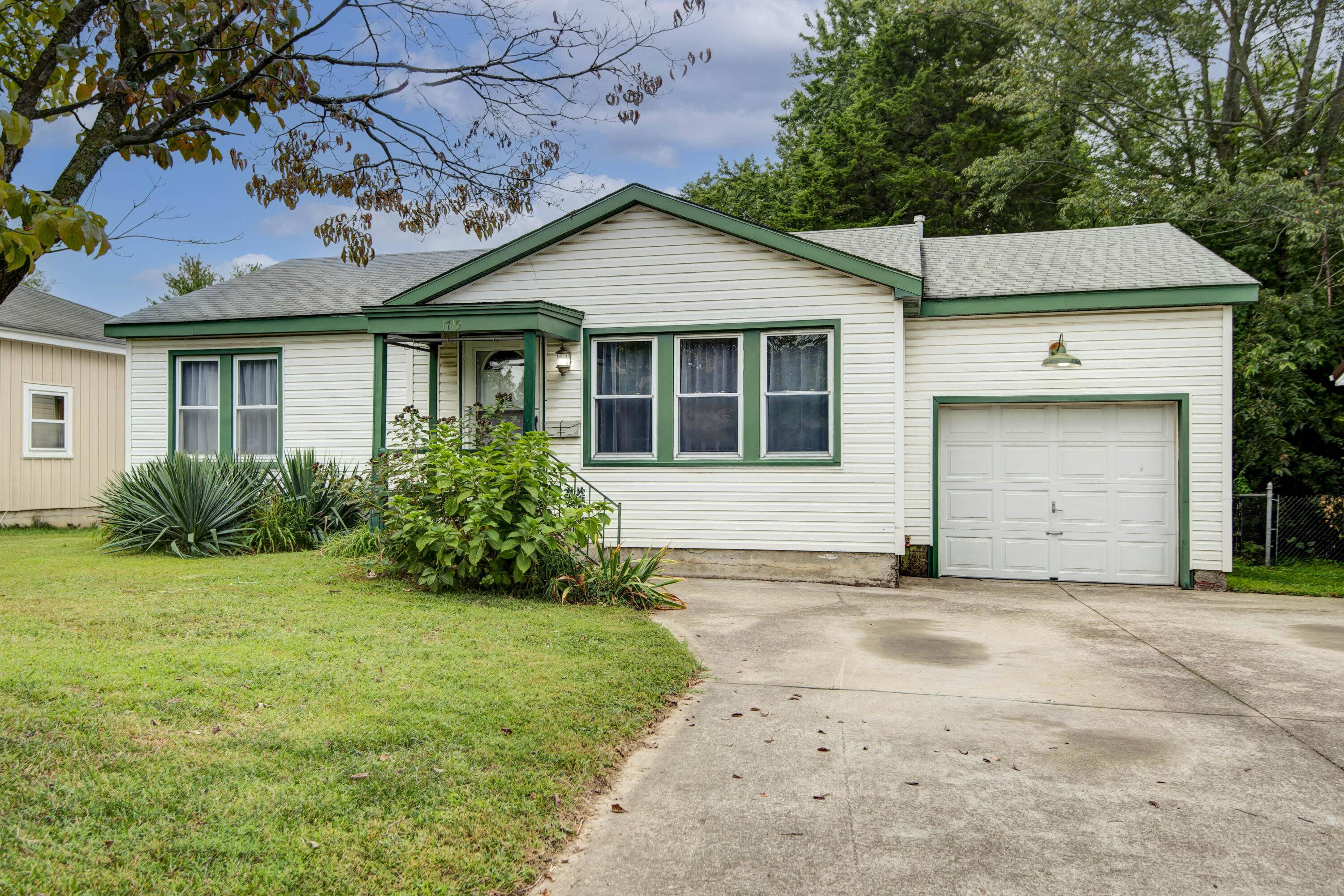 Photo 1 of 23 of 1715 North Weller Avenue house