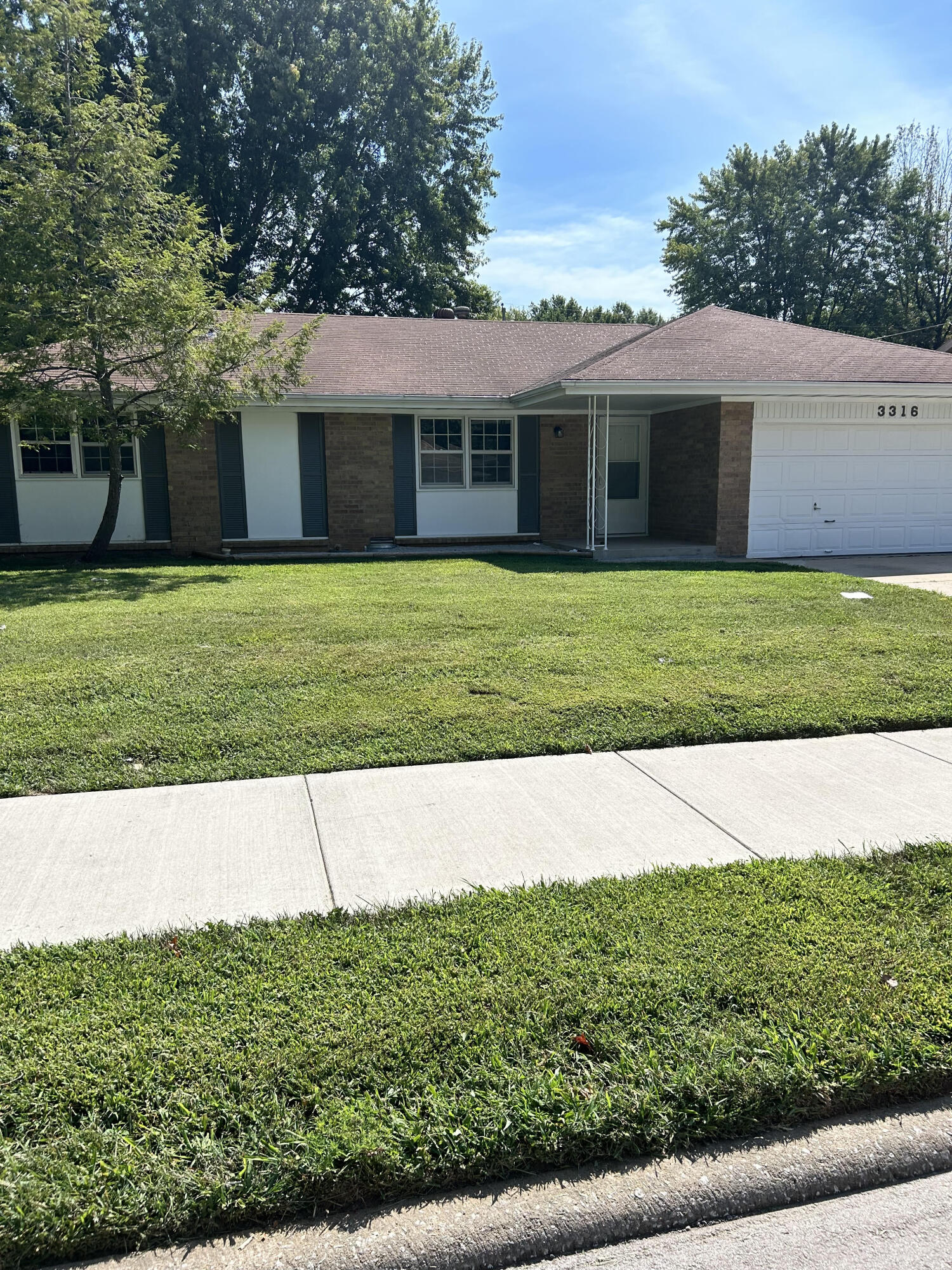 Photo 1 of 11 of 3316 South Jefferson Avenue house