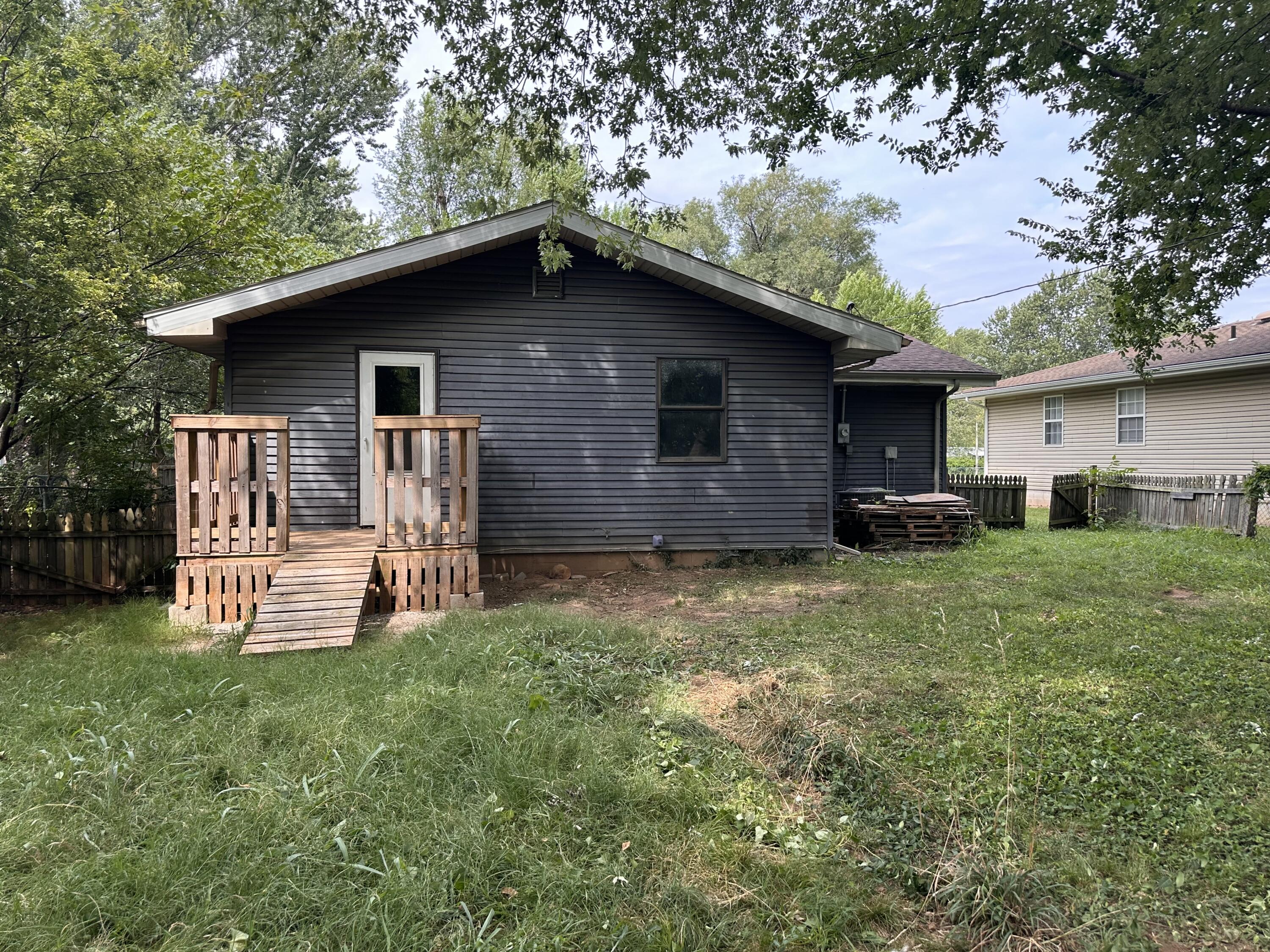 Photo 2 of 16 of 1840 North Patterson Avenue house