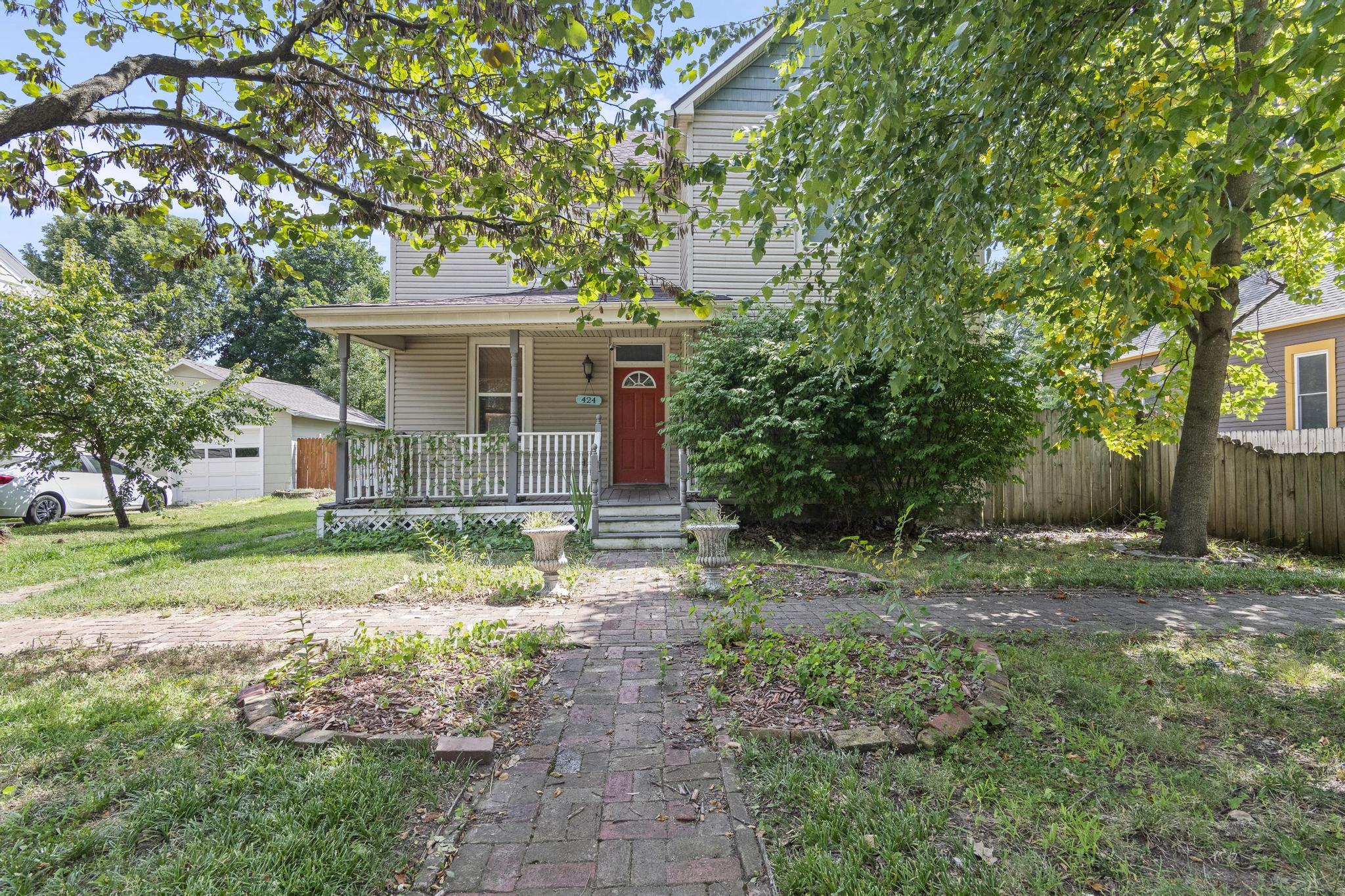 Photo 1 of 20 of 424 East Locust Street house