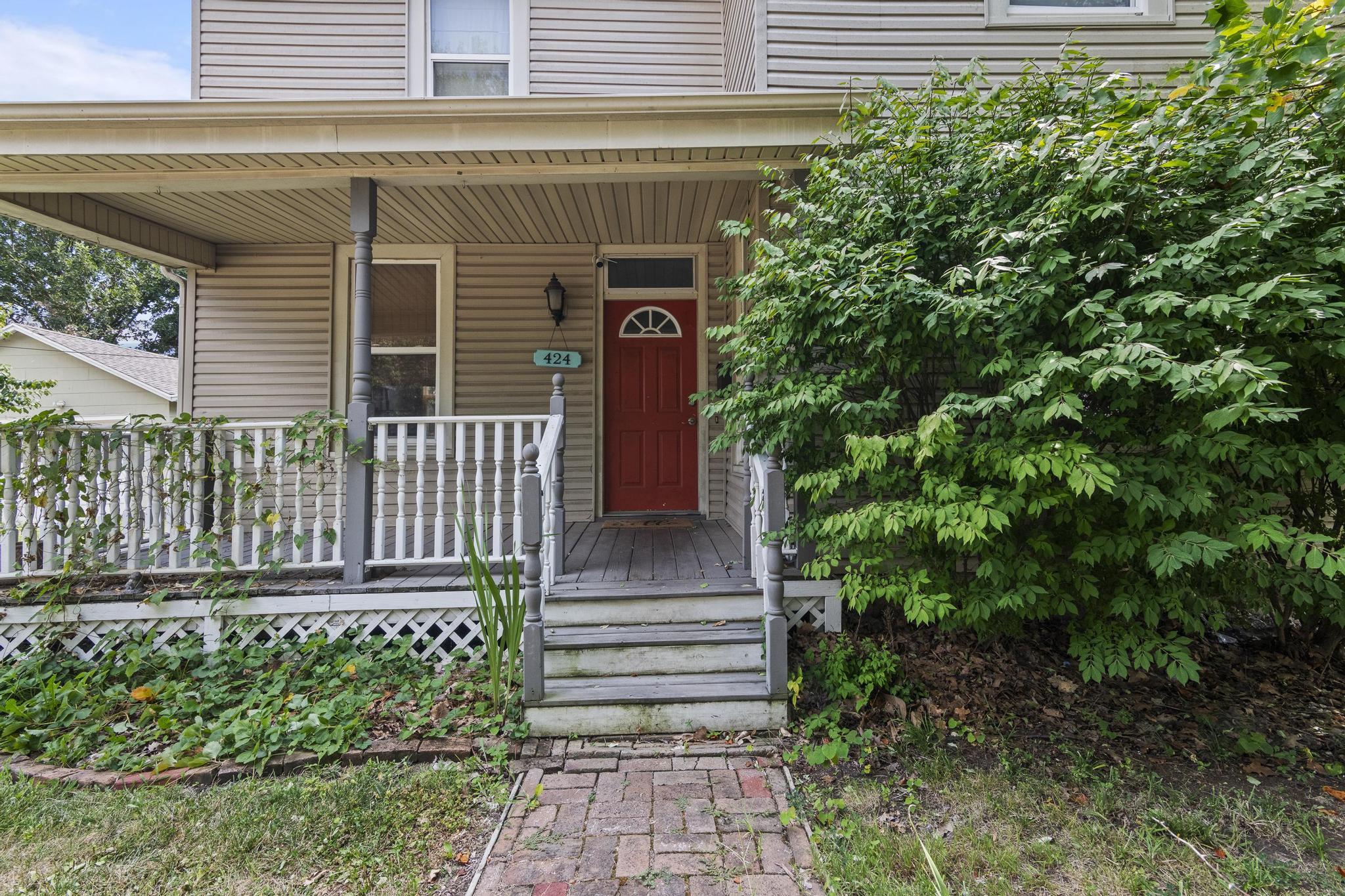 Photo 3 of 20 of 424 East Locust Street house