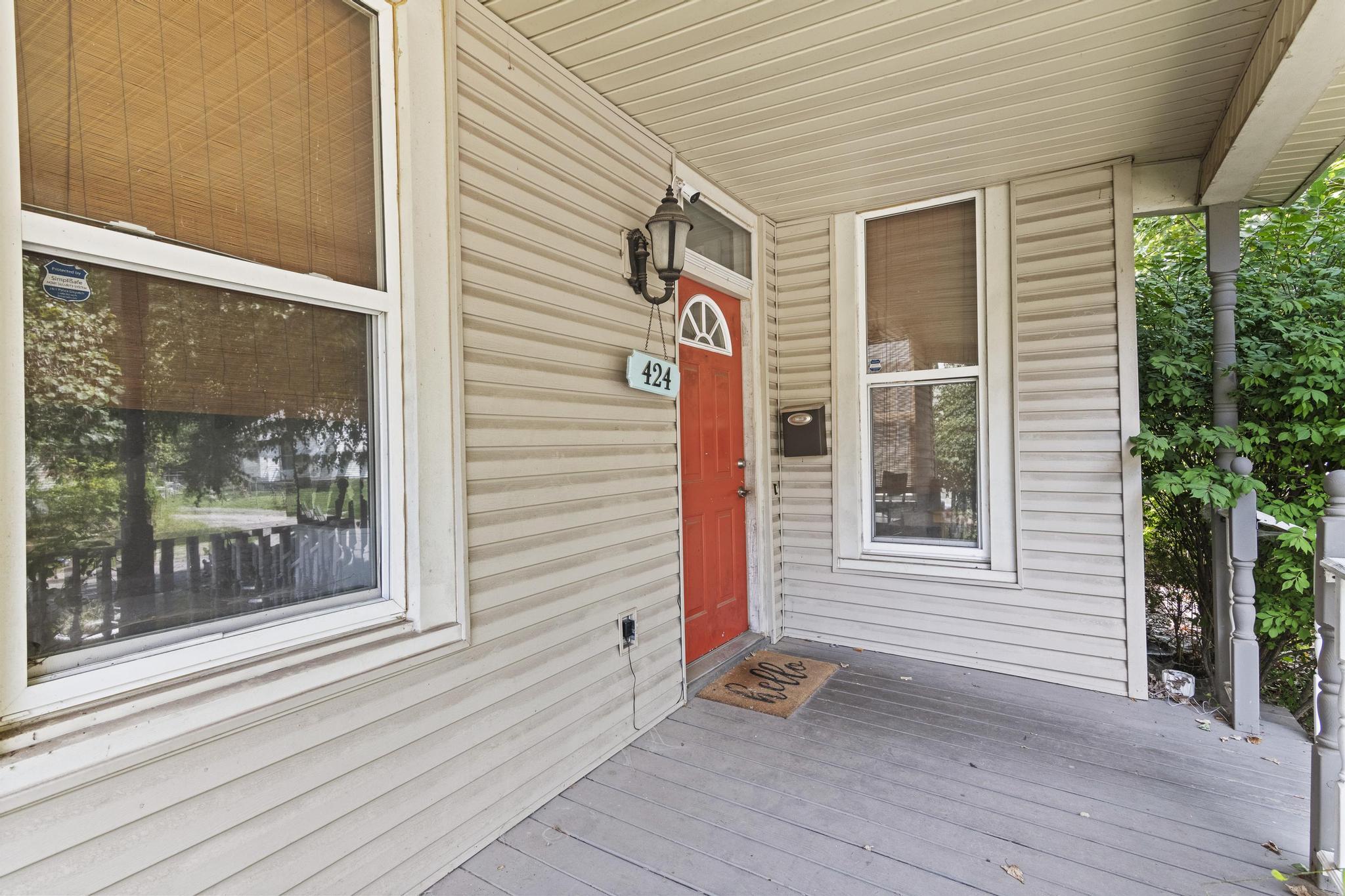 Photo 4 of 20 of 424 East Locust Street house