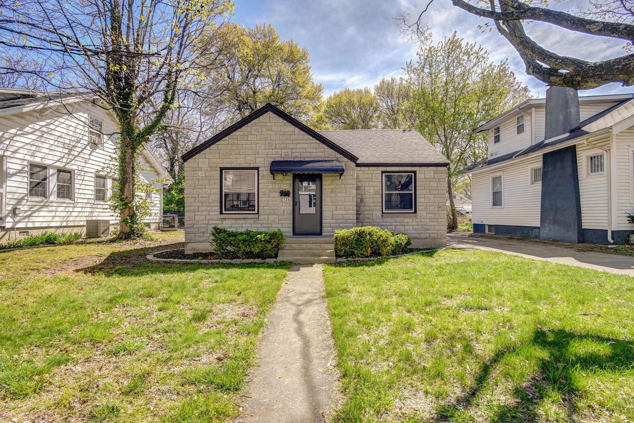 Photo 1 of 24 of 726 South Mccann Avenue house