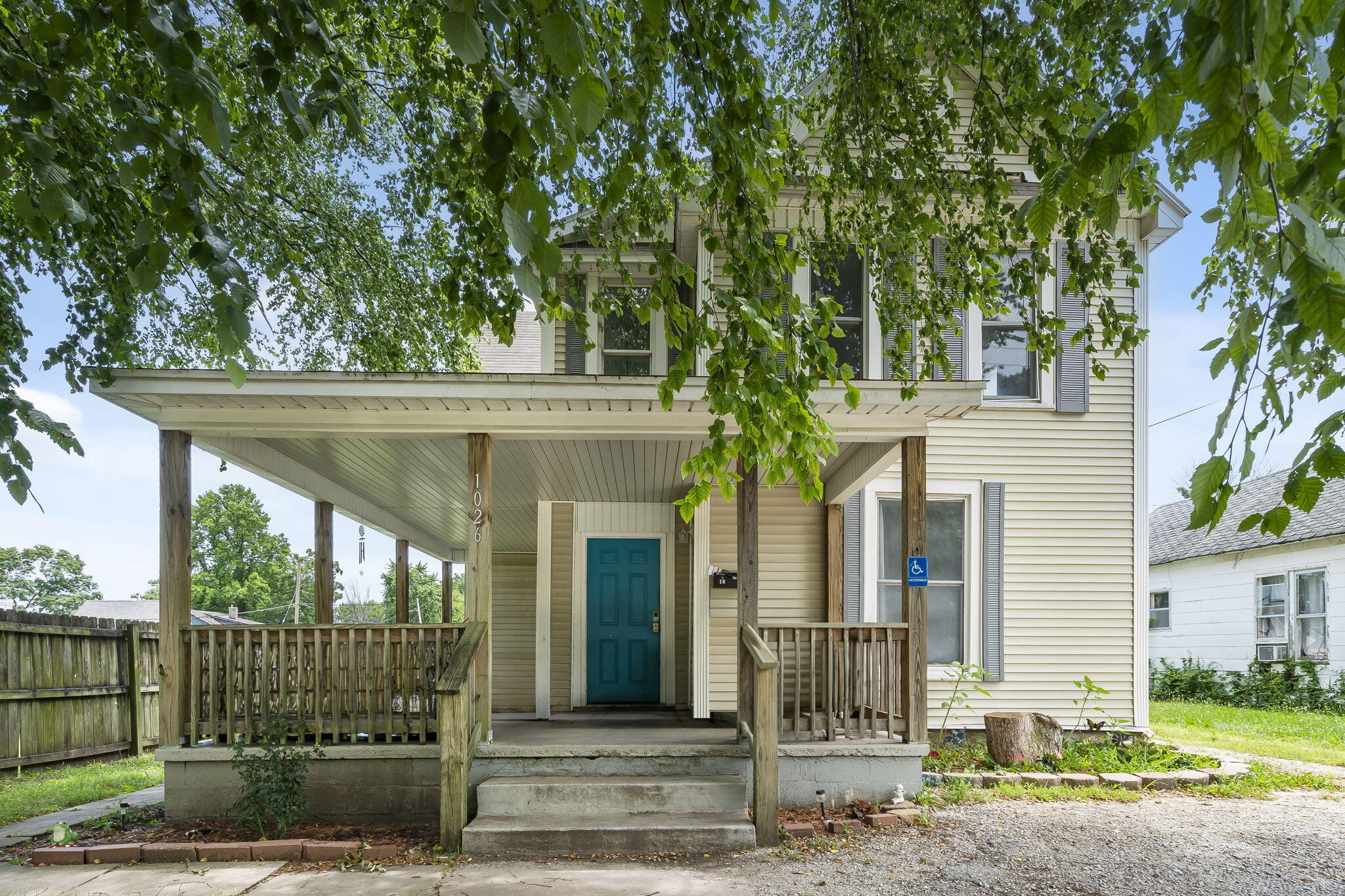 Photo 1 of 28 of 1026 West Division Street house