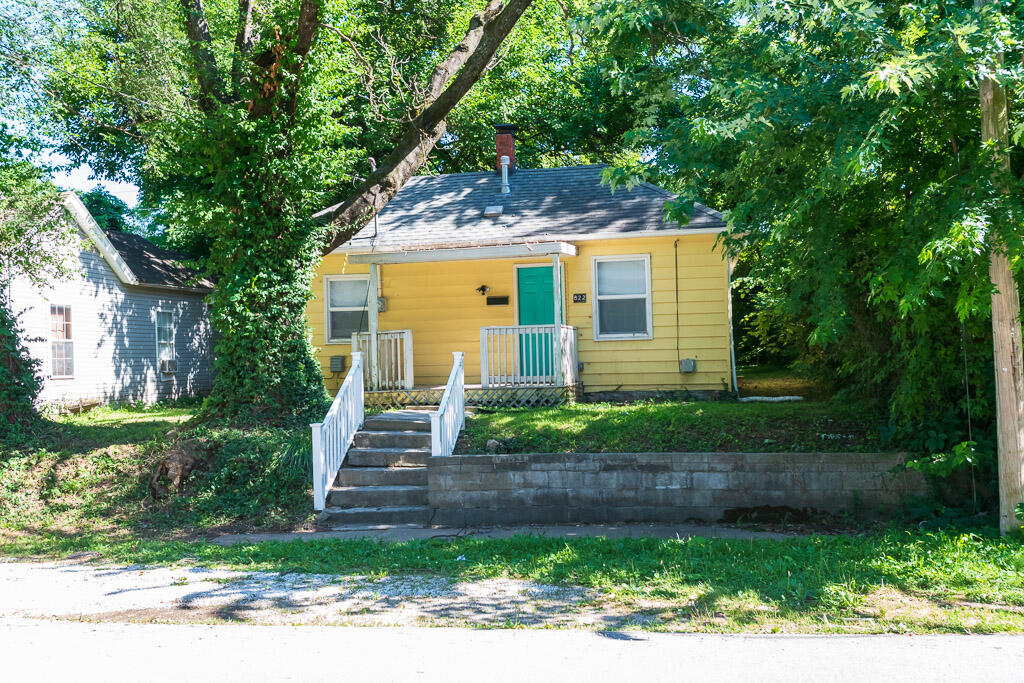 Photo 2 of 25 of 822 East Garfield Street house