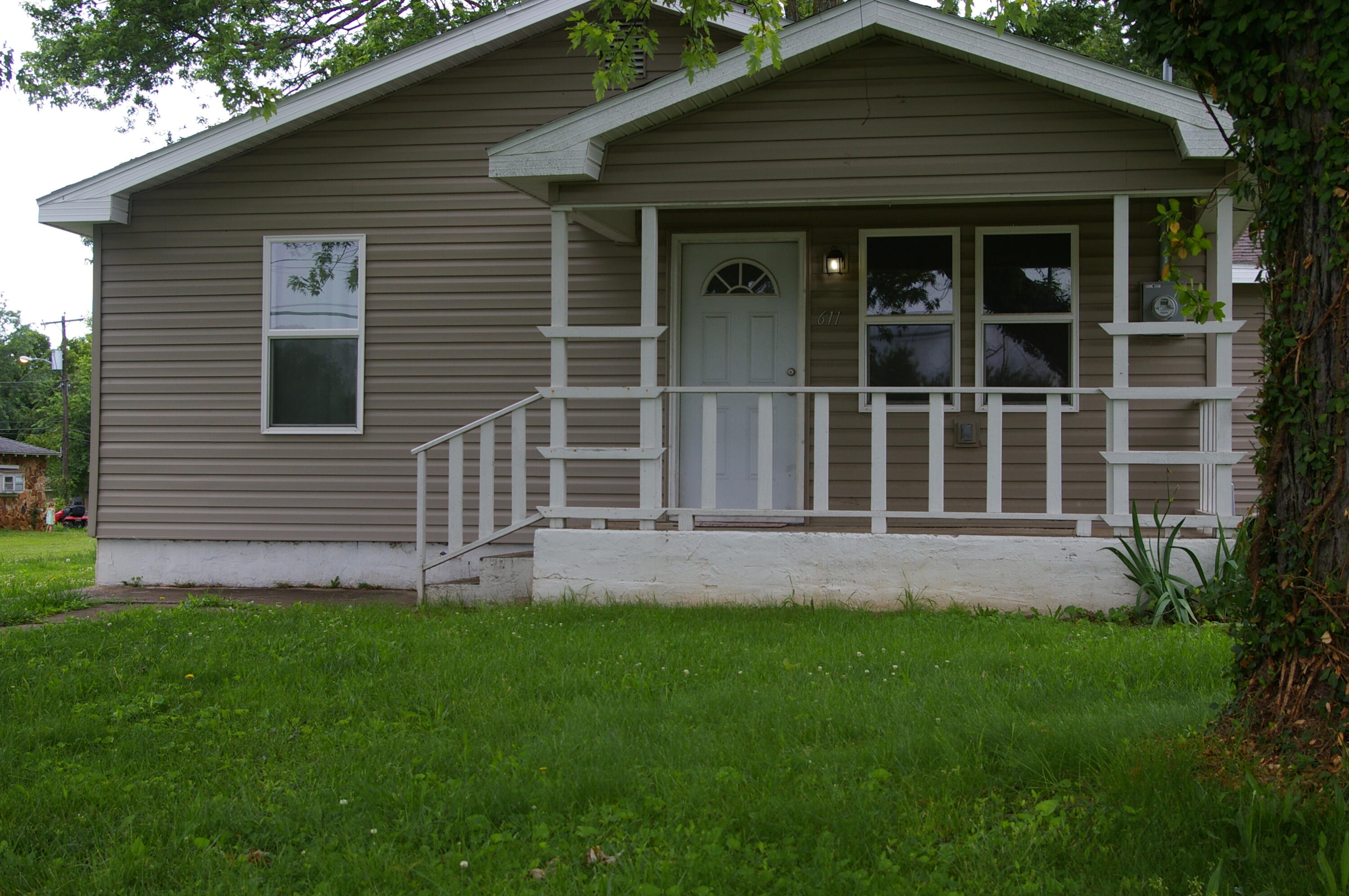 Photo 1 of 22 of 611 North Westgate Avenue house