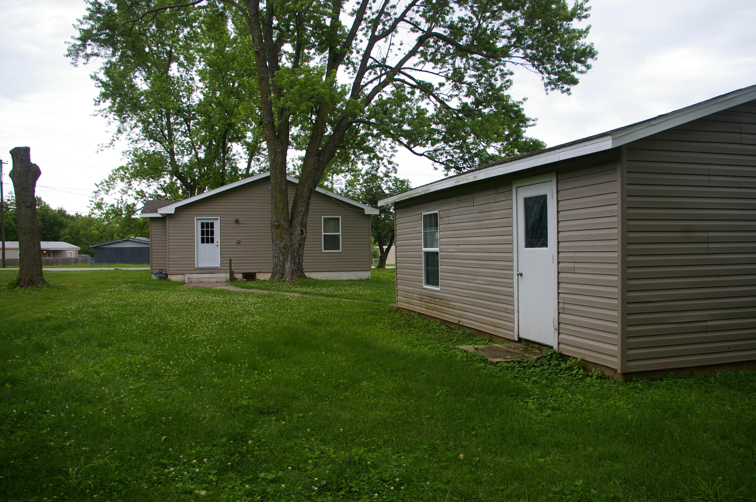 Photo 5 of 22 of 611 North Westgate Avenue house