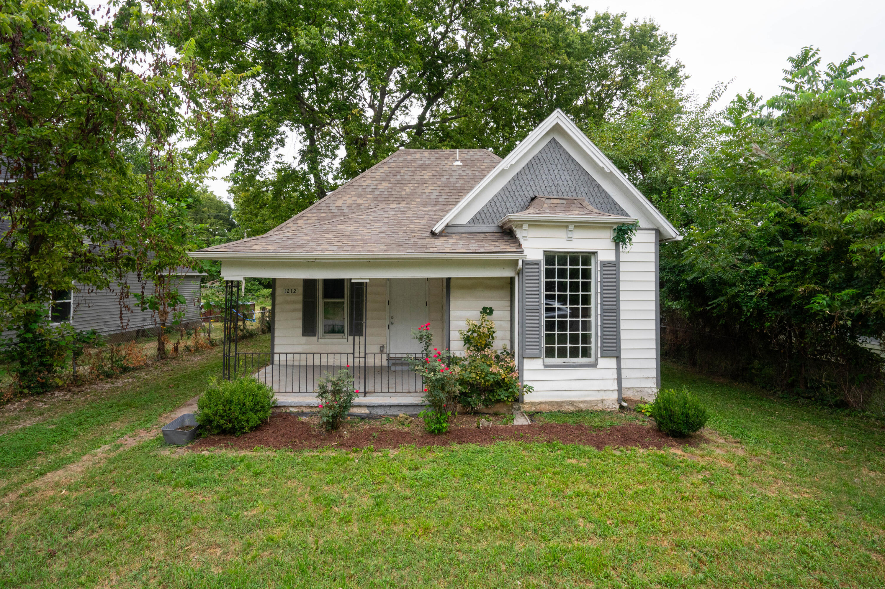 Photo 1 of 21 of 1212 West Webster Street house