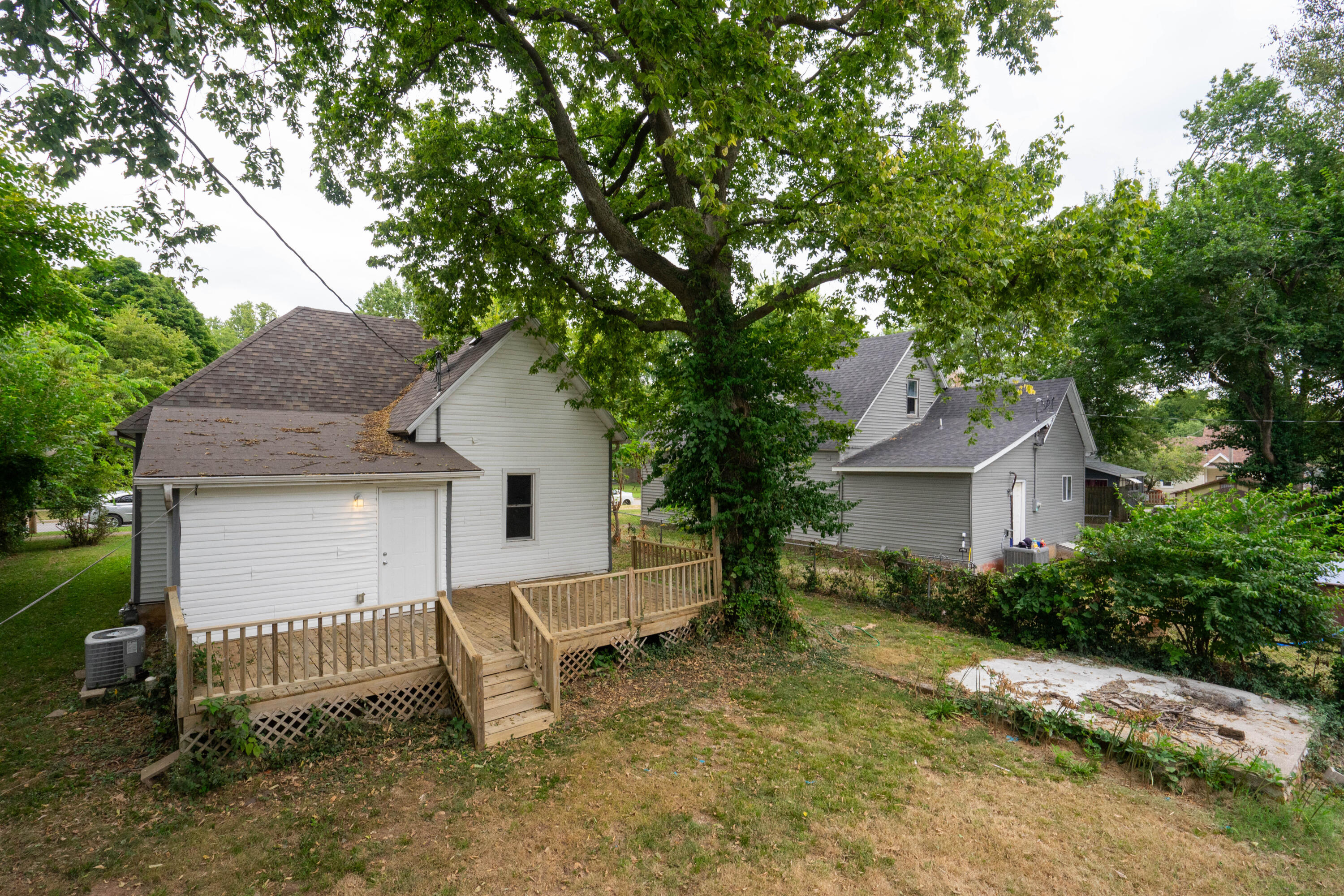 Photo 16 of 21 of 1212 West Webster Street house