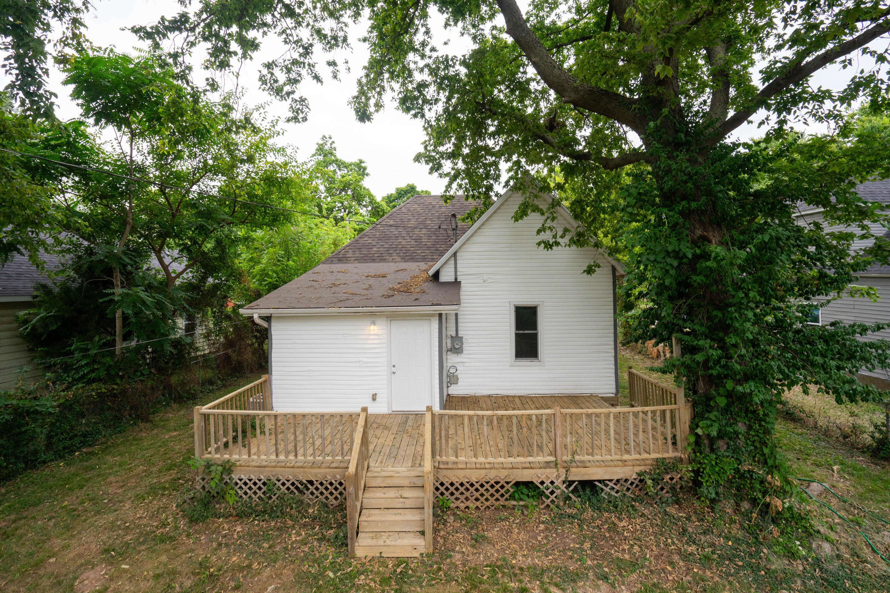 Photo 17 of 21 of 1212 West Webster Street house