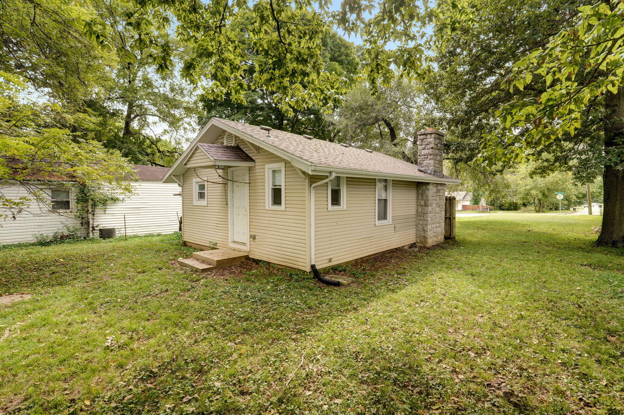 Photo 15 of 16 of 1080 South Fort Avenue house