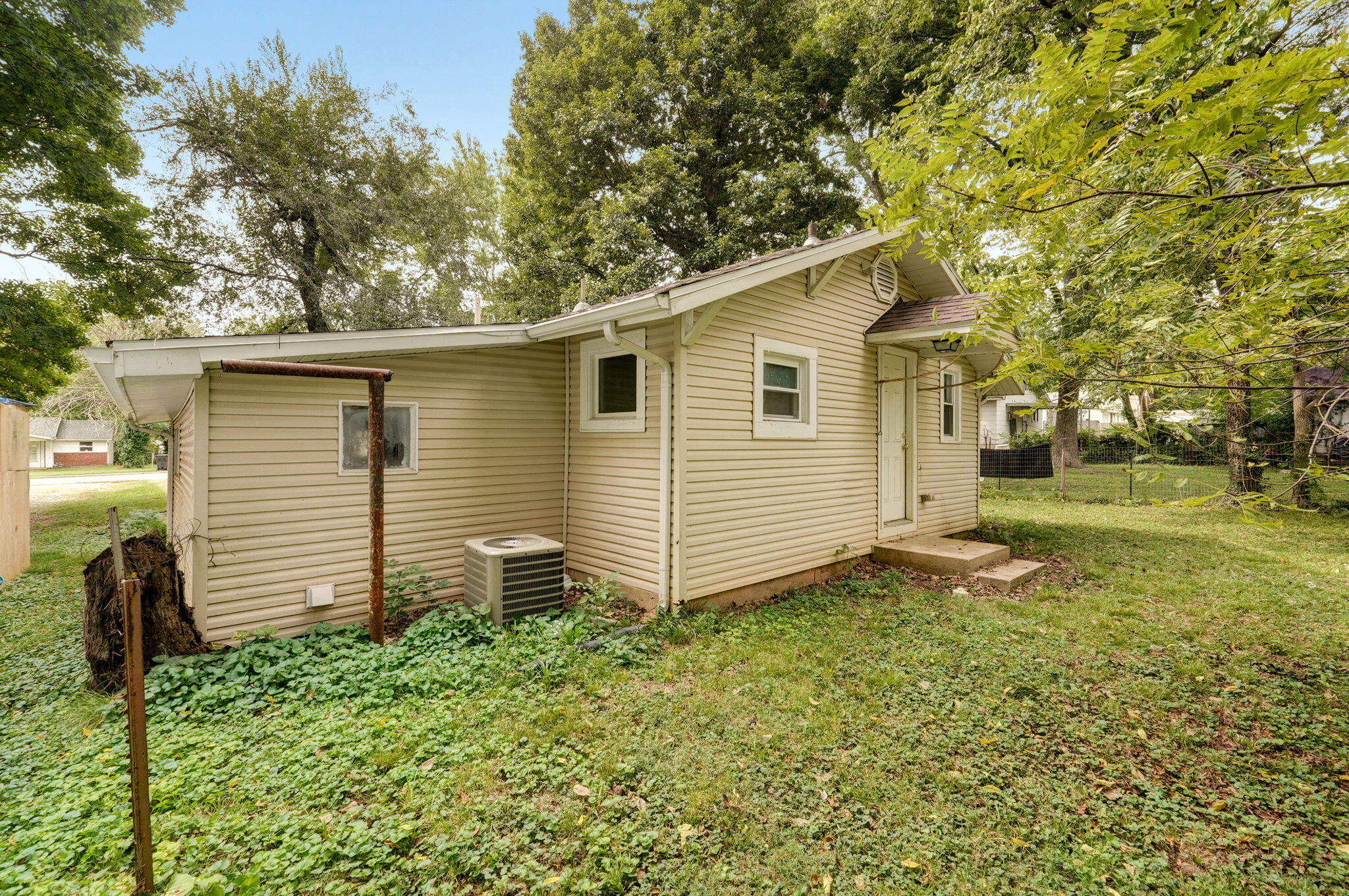 Photo 16 of 16 of 1080 South Fort Avenue house