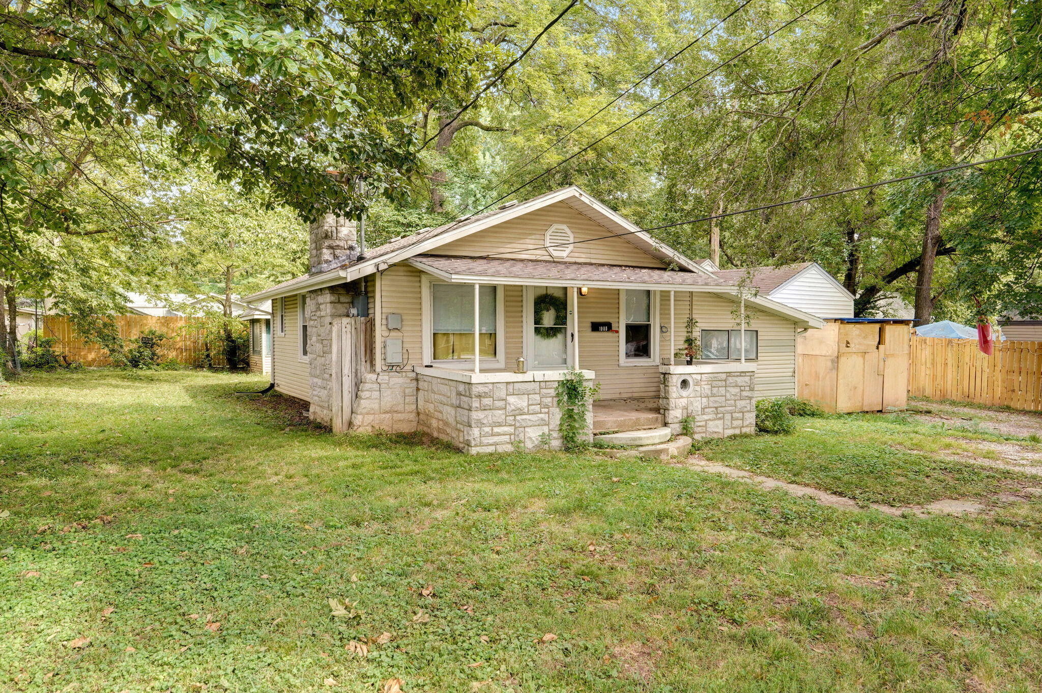 Photo 4 of 16 of 1080 South Fort Avenue house