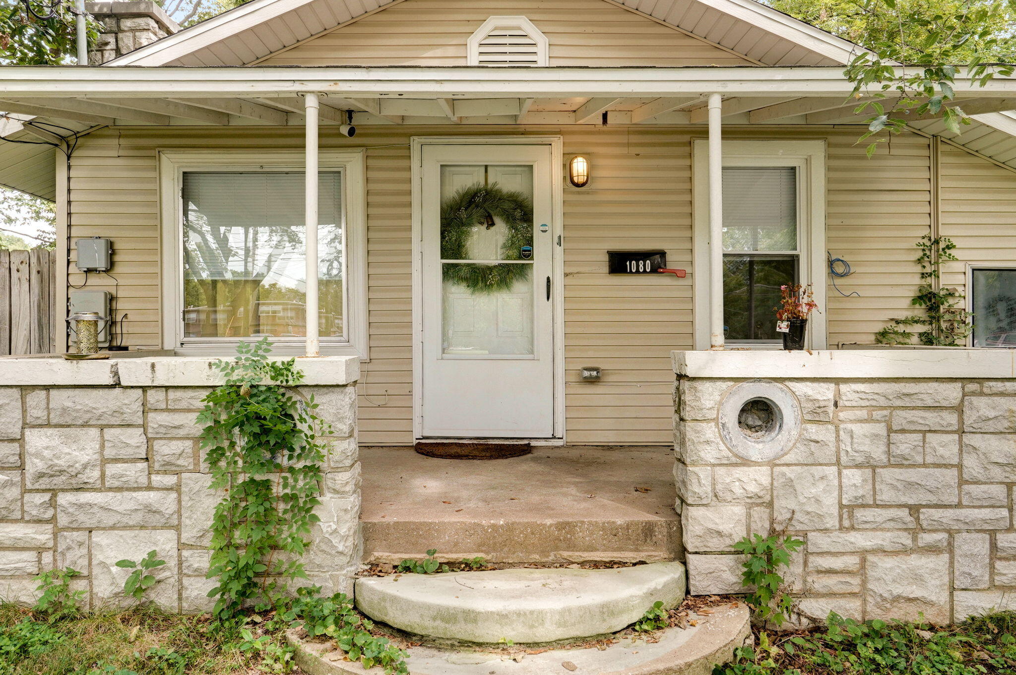 Photo 5 of 16 of 1080 South Fort Avenue house