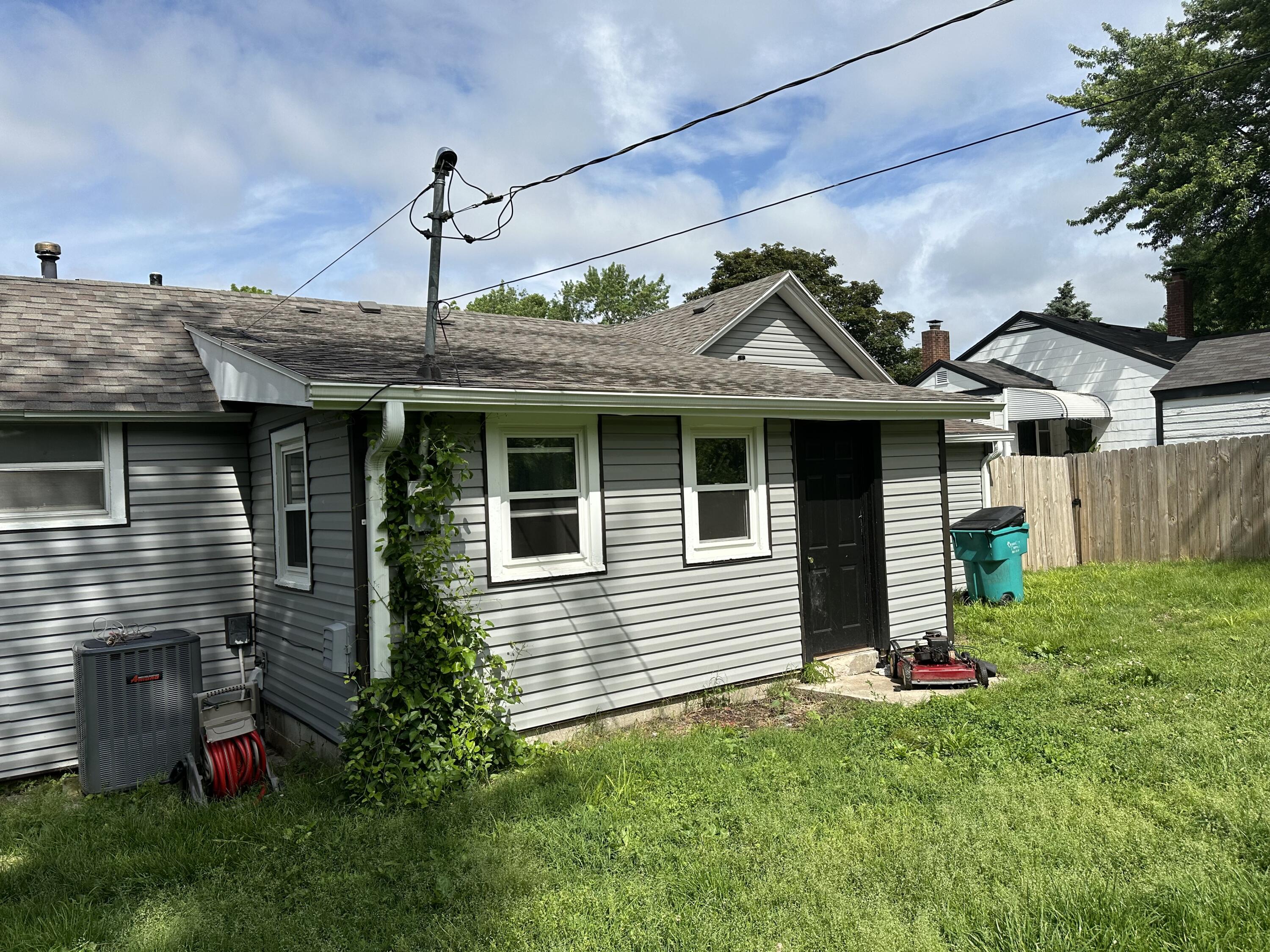 Photo 17 of 18 of 1454 North Sherman Avenue house